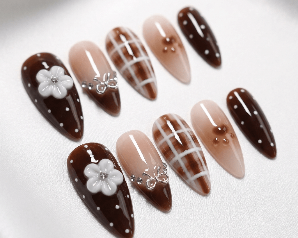 Hand-painted short press-on nails by Handora