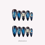Moon Ruler press-on nails – stiletto shape, black and blue