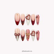 Cozy Cable press-on nails – almond shape, white and gold