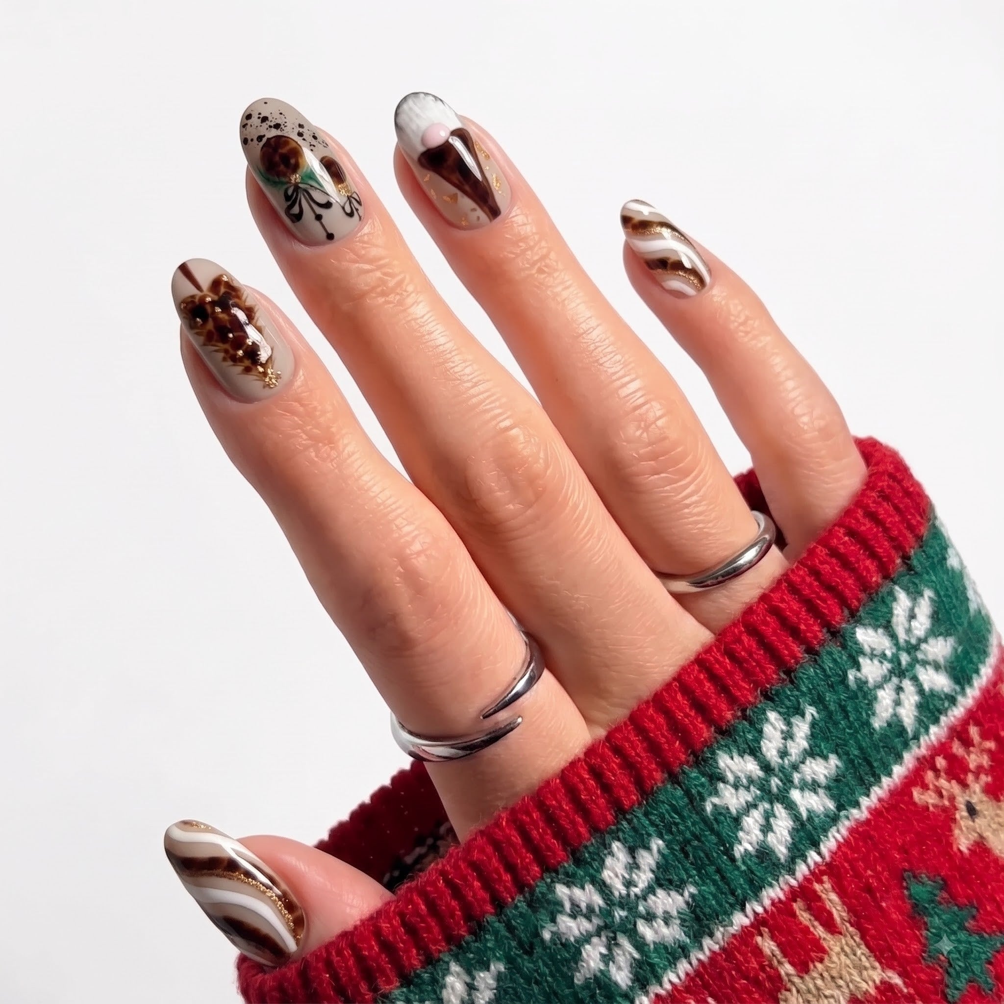 Tortoise Noel Christmas press-on nails - design view 3 by Handora Nails