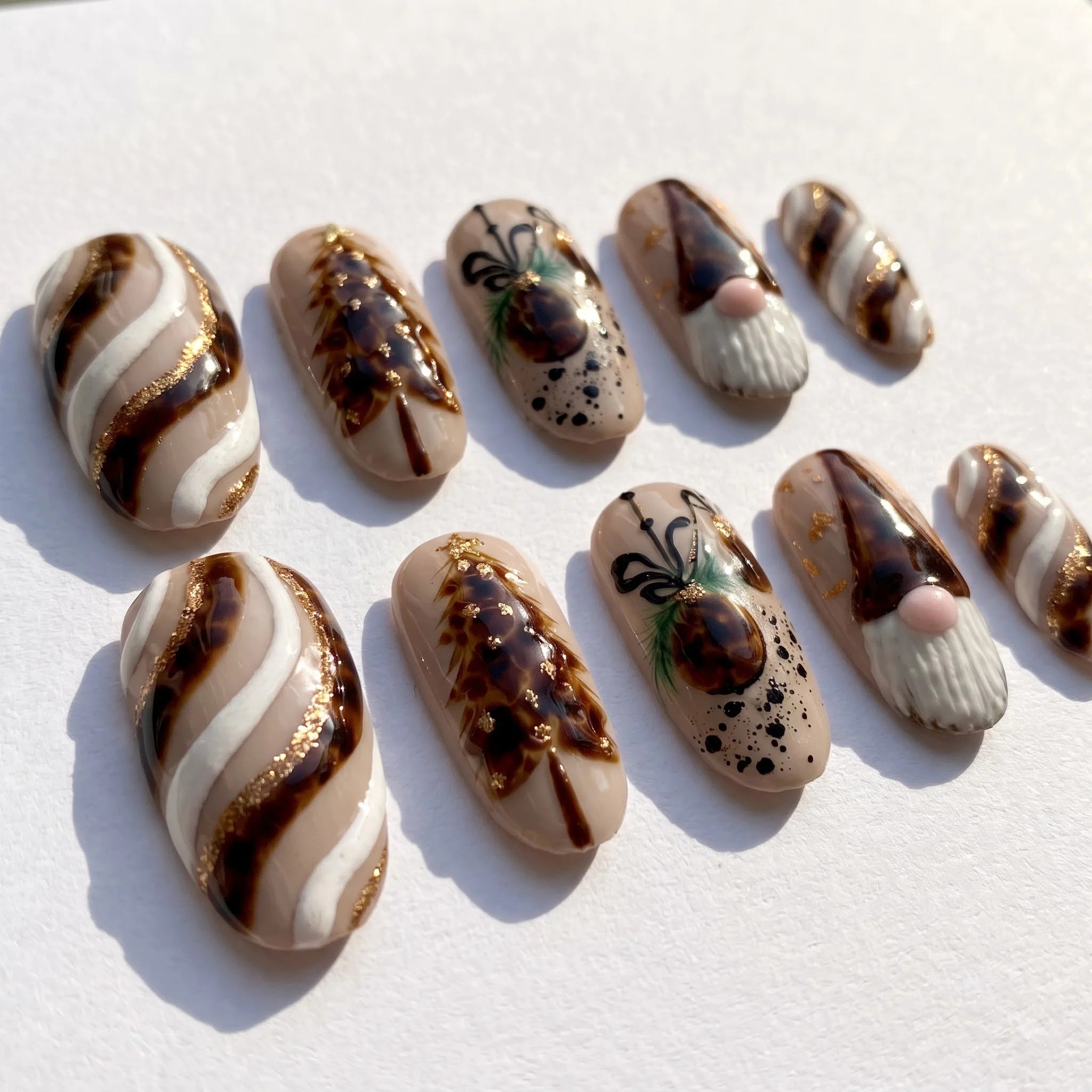 Tortoise Noel Christmas press-on nails - design view 7 by Handora Nails
