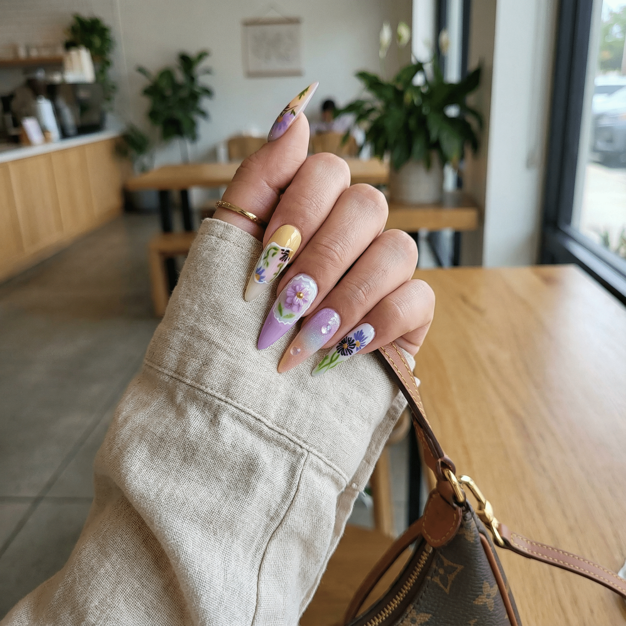 Aster Bloom press-on nails – hand-painted reusable gel set by Handora