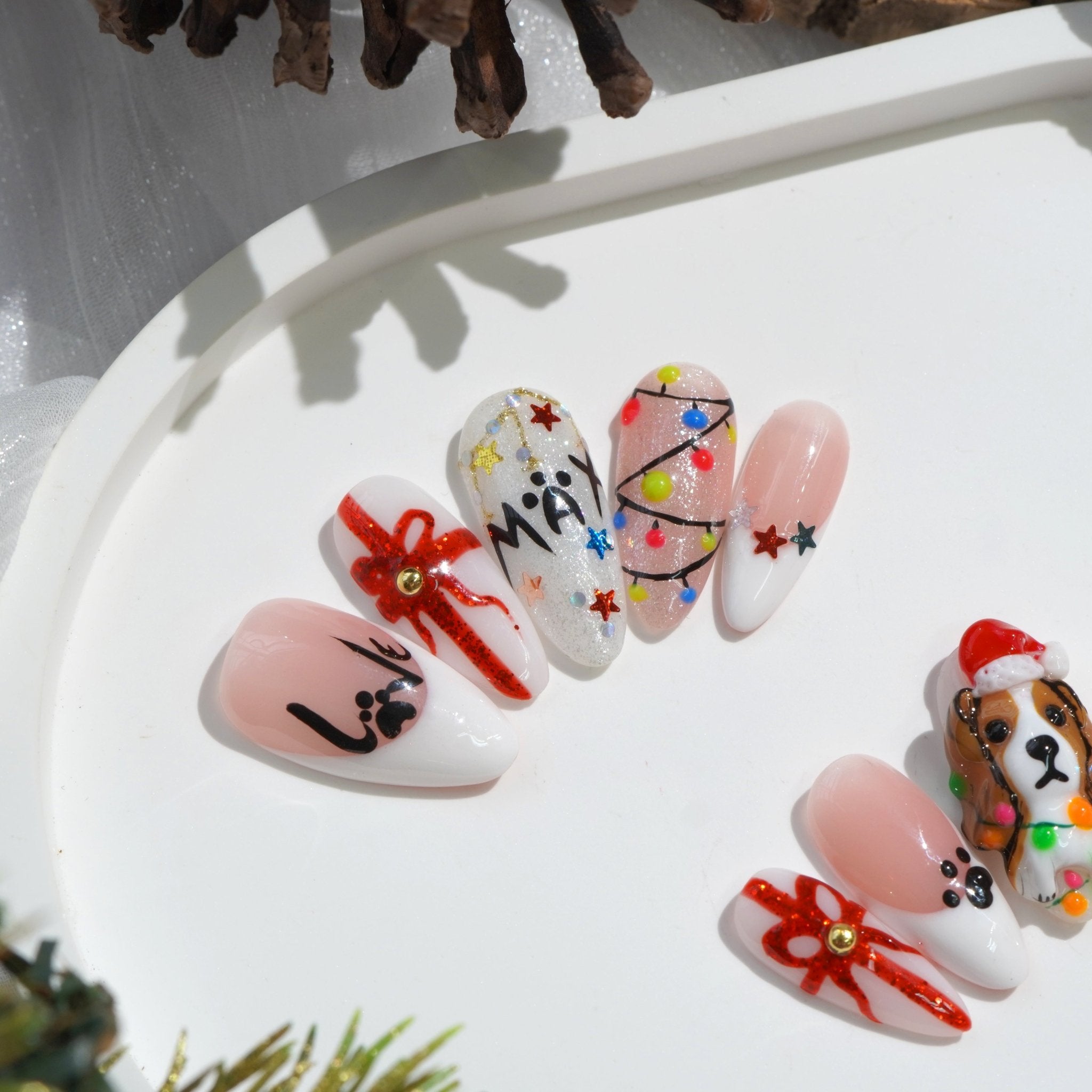 Beagle Spark press-on nails – hand-painted reusable gel set by Handora