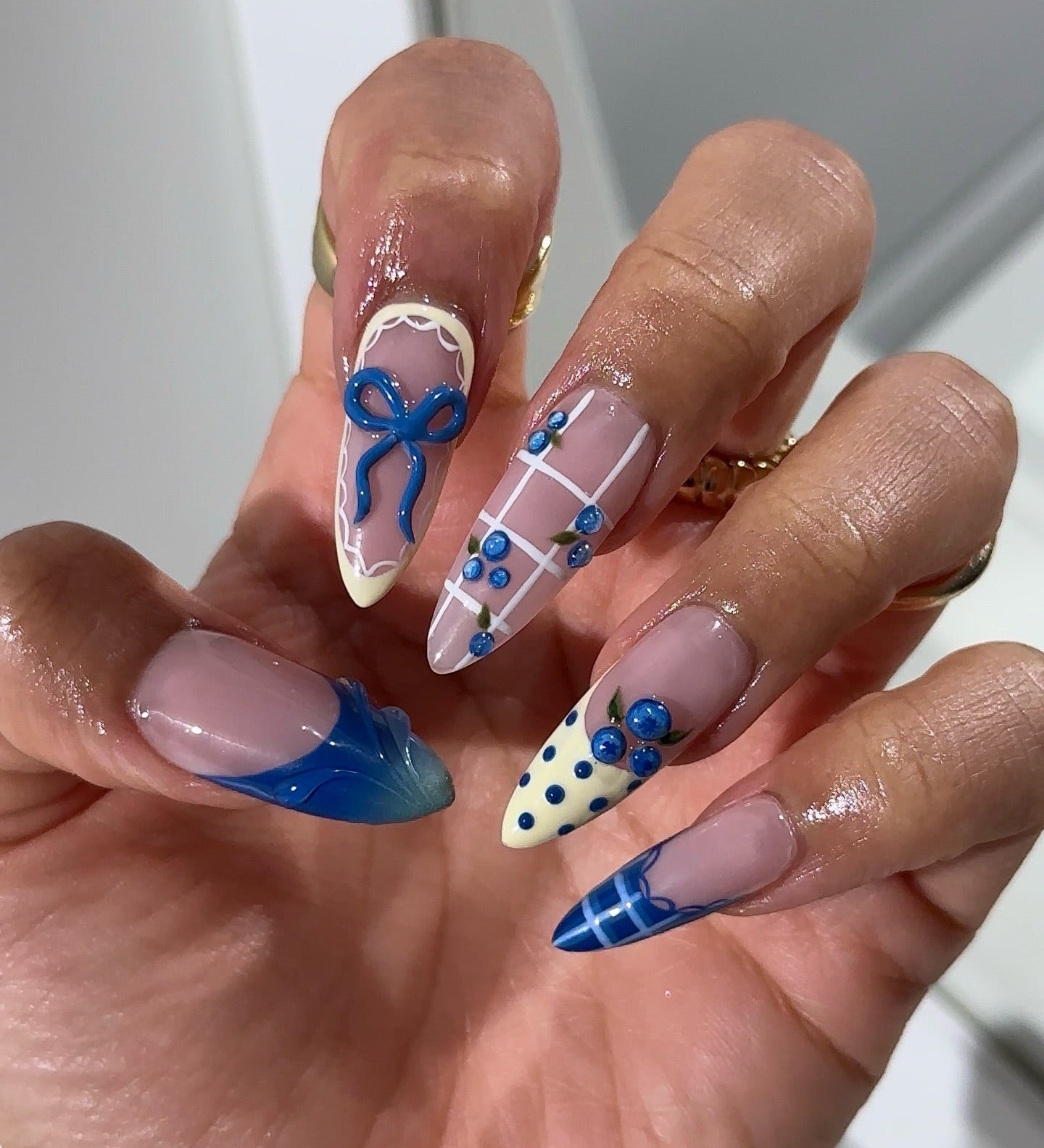 Berry Bows press-on nails – hand-painted reusable gel set by Handora