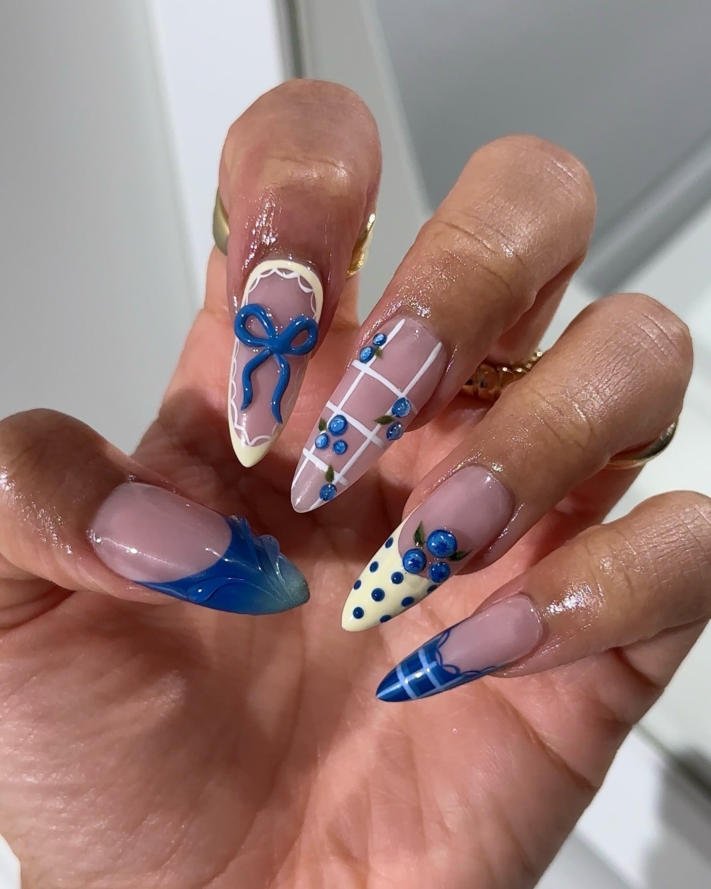 Berry Bows press-on nails – hand-painted reusable gel set by Handora