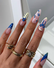 Berry Bows full press-on nail set – sizes XS–L by Handora