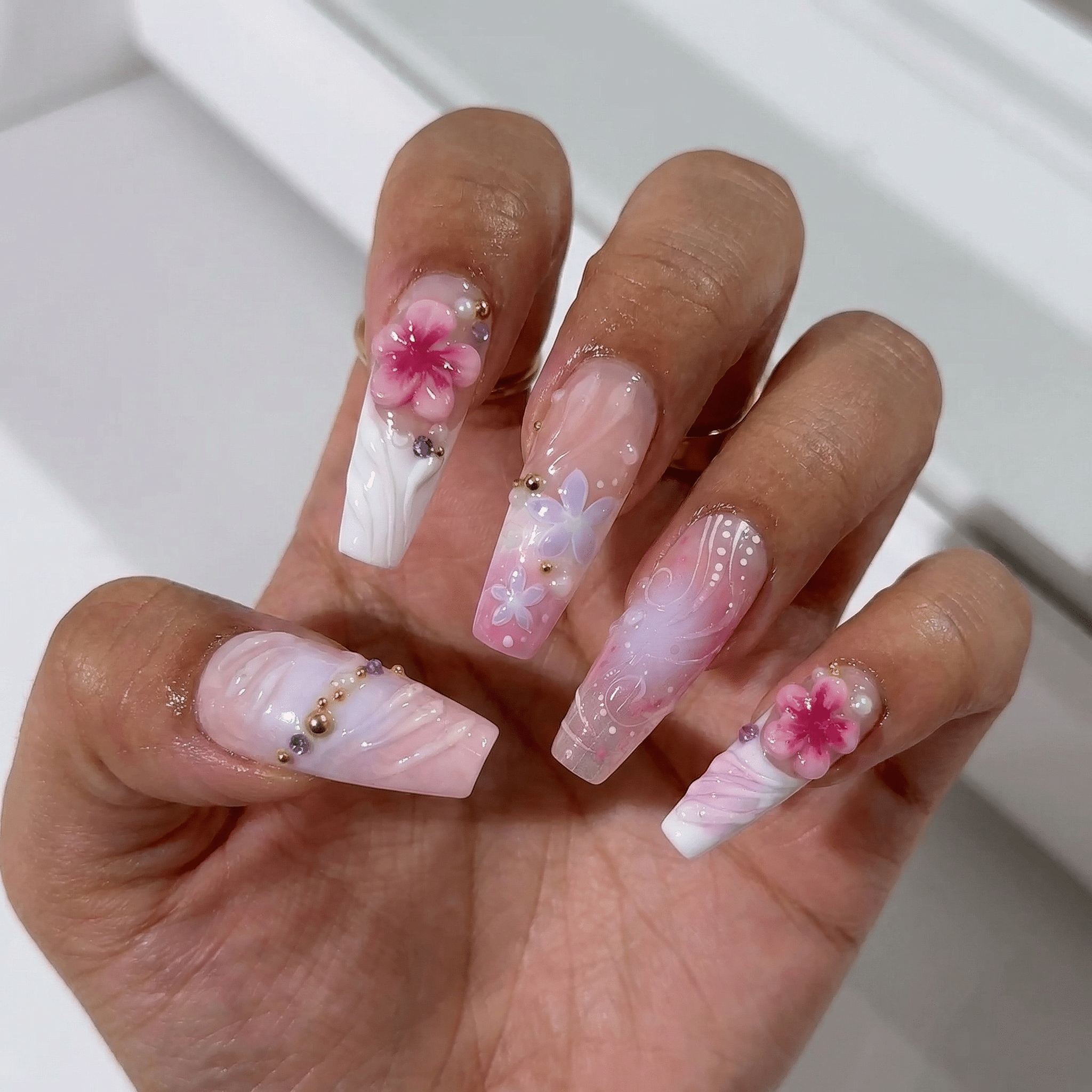 Bloom Tide press-on nails – hand-painted reusable gel set by Handora