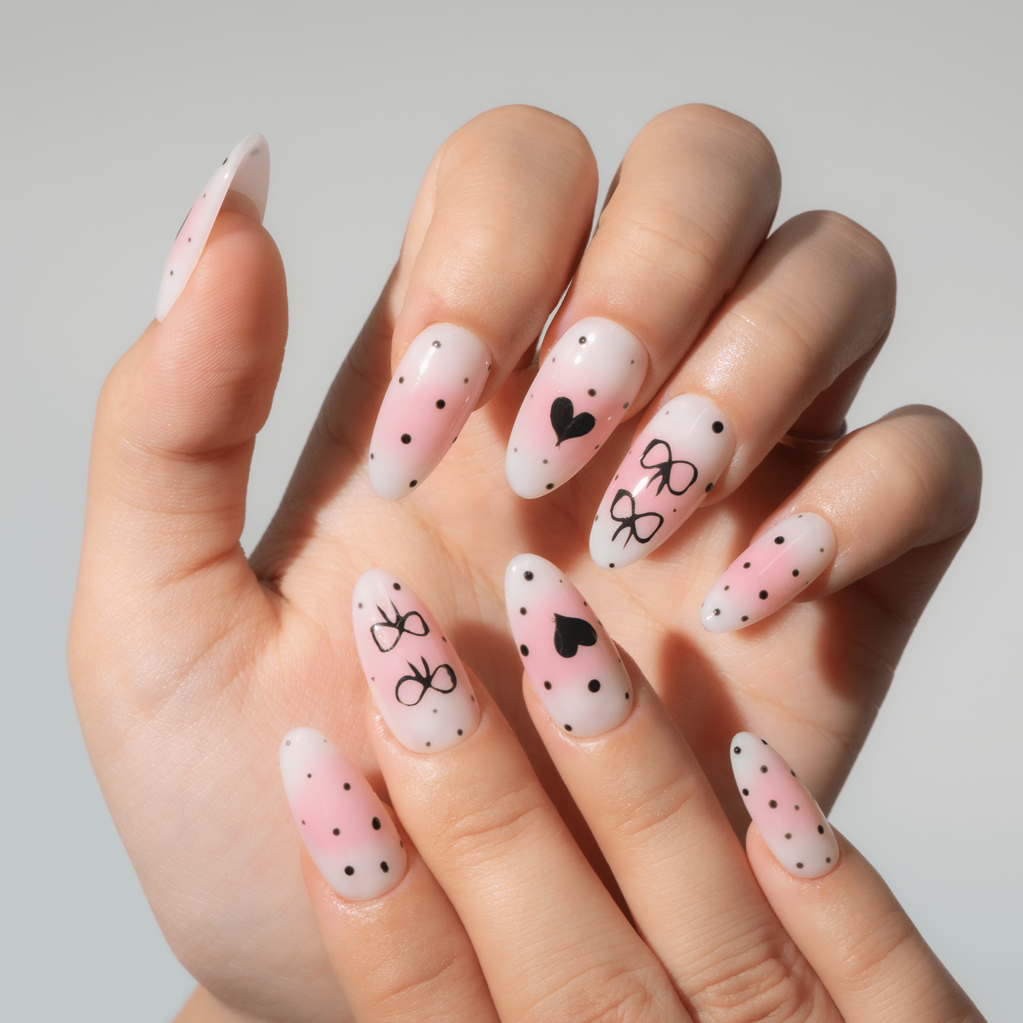 Bow Heart press-on nails – hand-painted reusable gel set by Handora