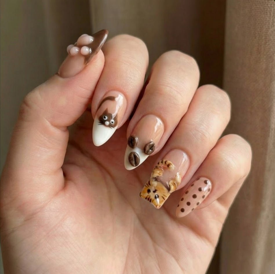 Brownie Kitty press-on nails – hand-painted reusable gel set by Handora