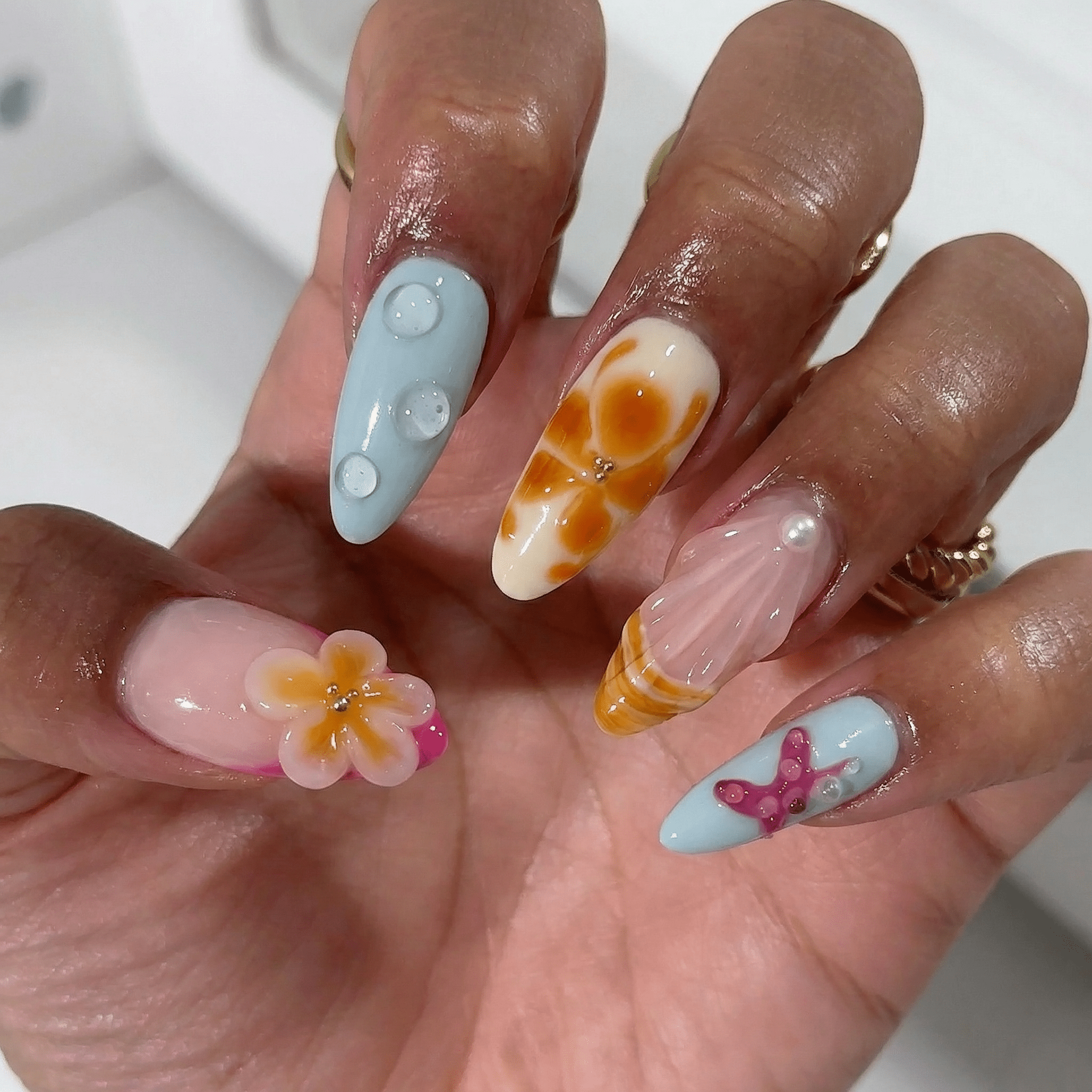 Coral Breeze press-on nails – hand-painted reusable gel set by Handora