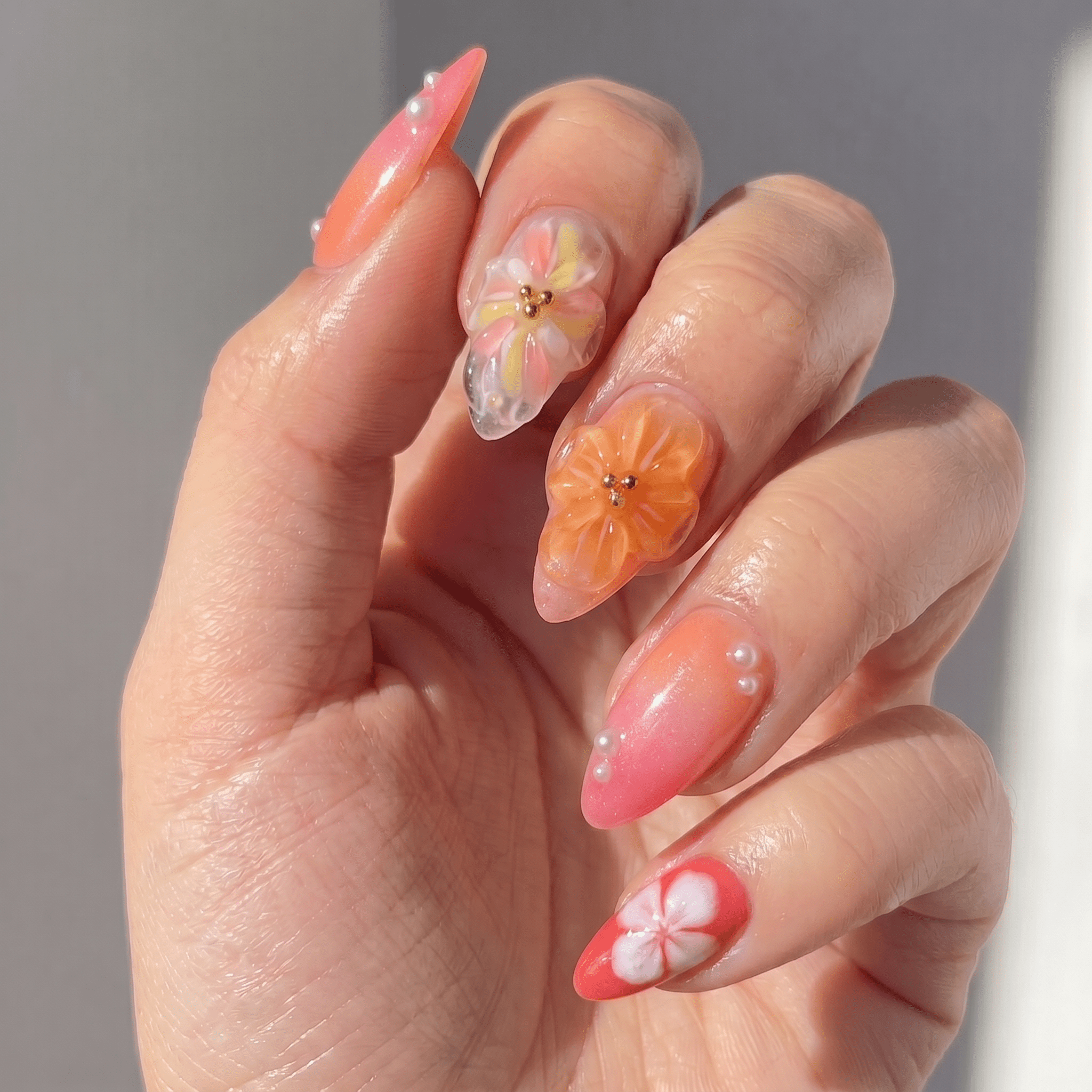 Coral Nectar press-on nails – design close-up by Handora