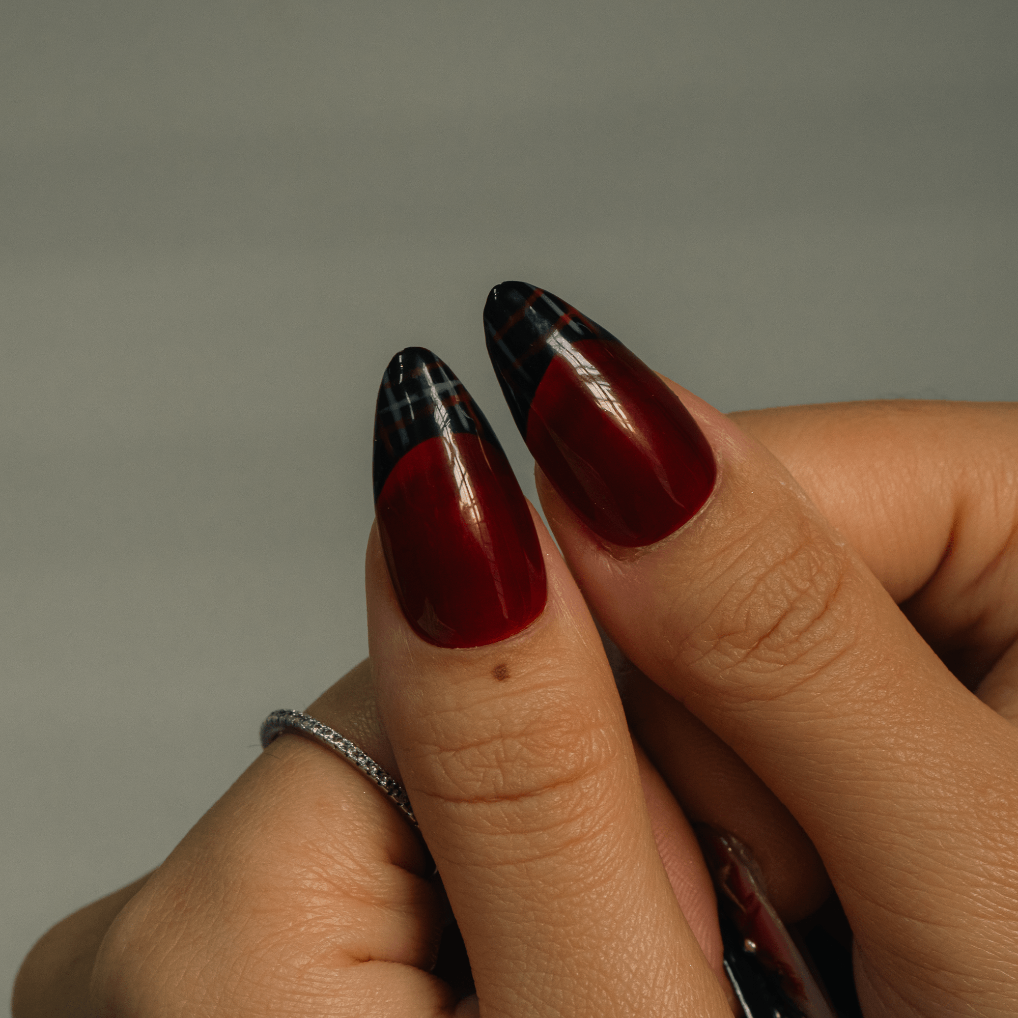 Crimson Star gothic nail design – handmade press-on nails by Handora