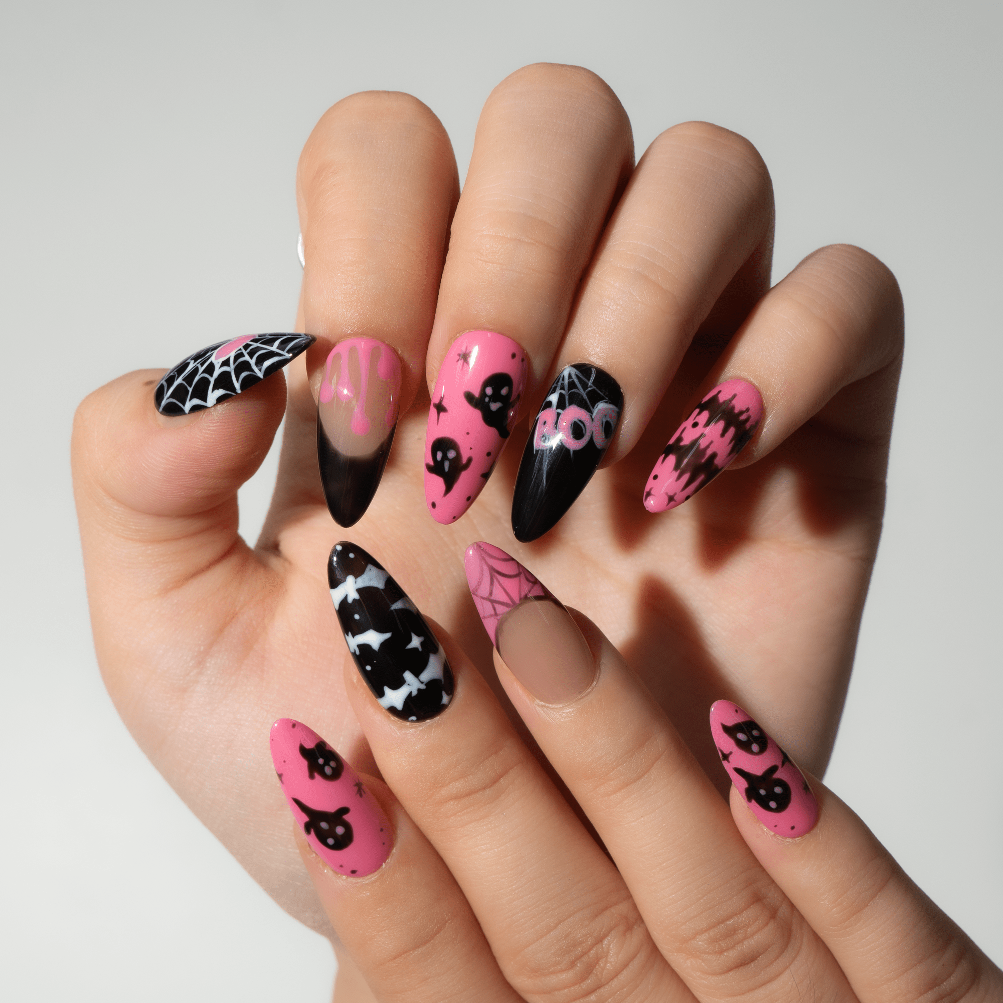 Cute Boo press-on nails – hand-painted reusable gel set by Handora