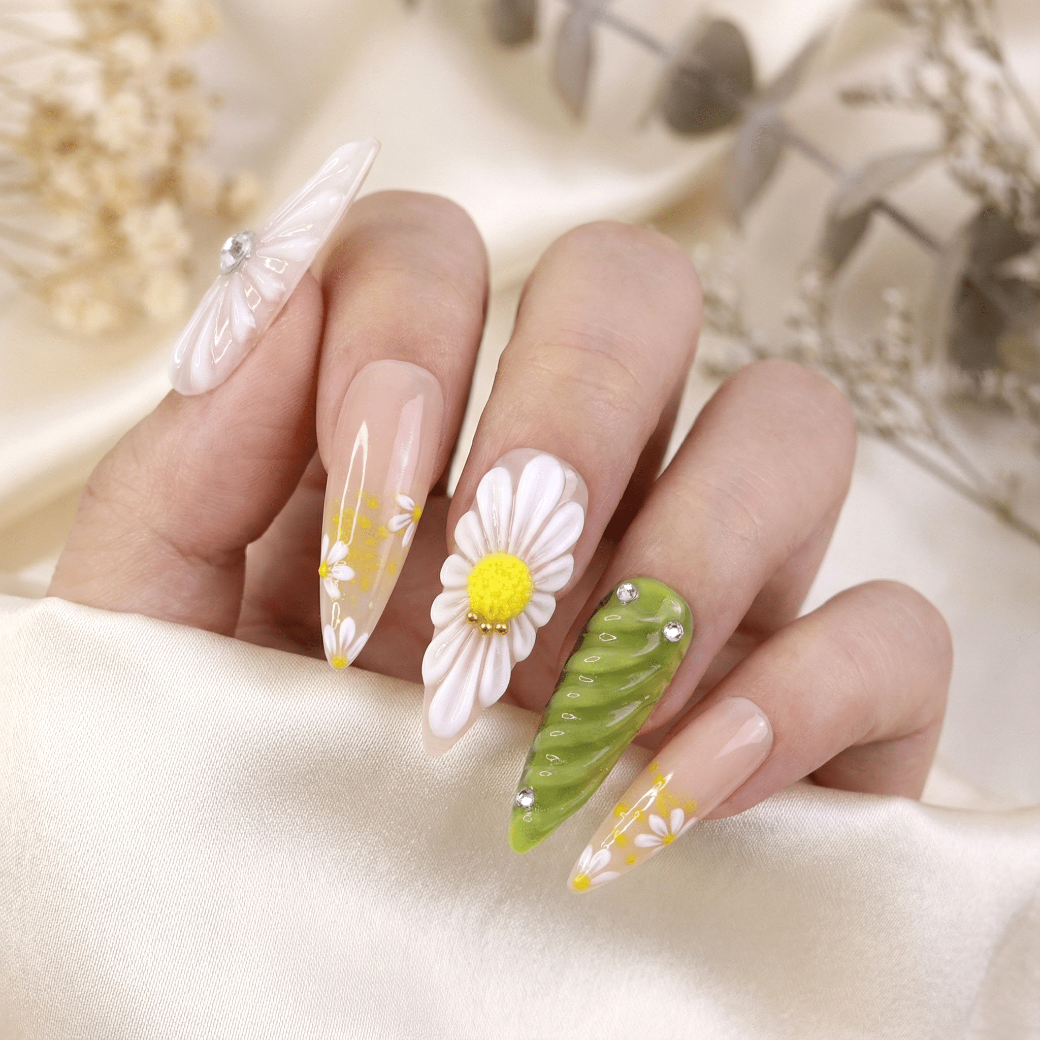 Daisy Butterfly press-on nails – hand-painted reusable gel set by Handora