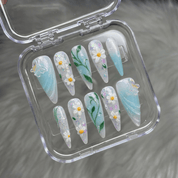 Daisy Garden press-on nails – design close-up by Handora