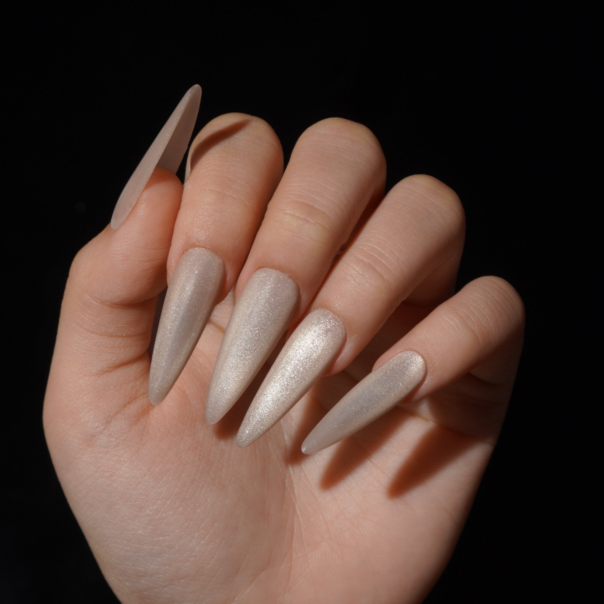Dawnveil press-on nails – hand-painted reusable gel set by Handora