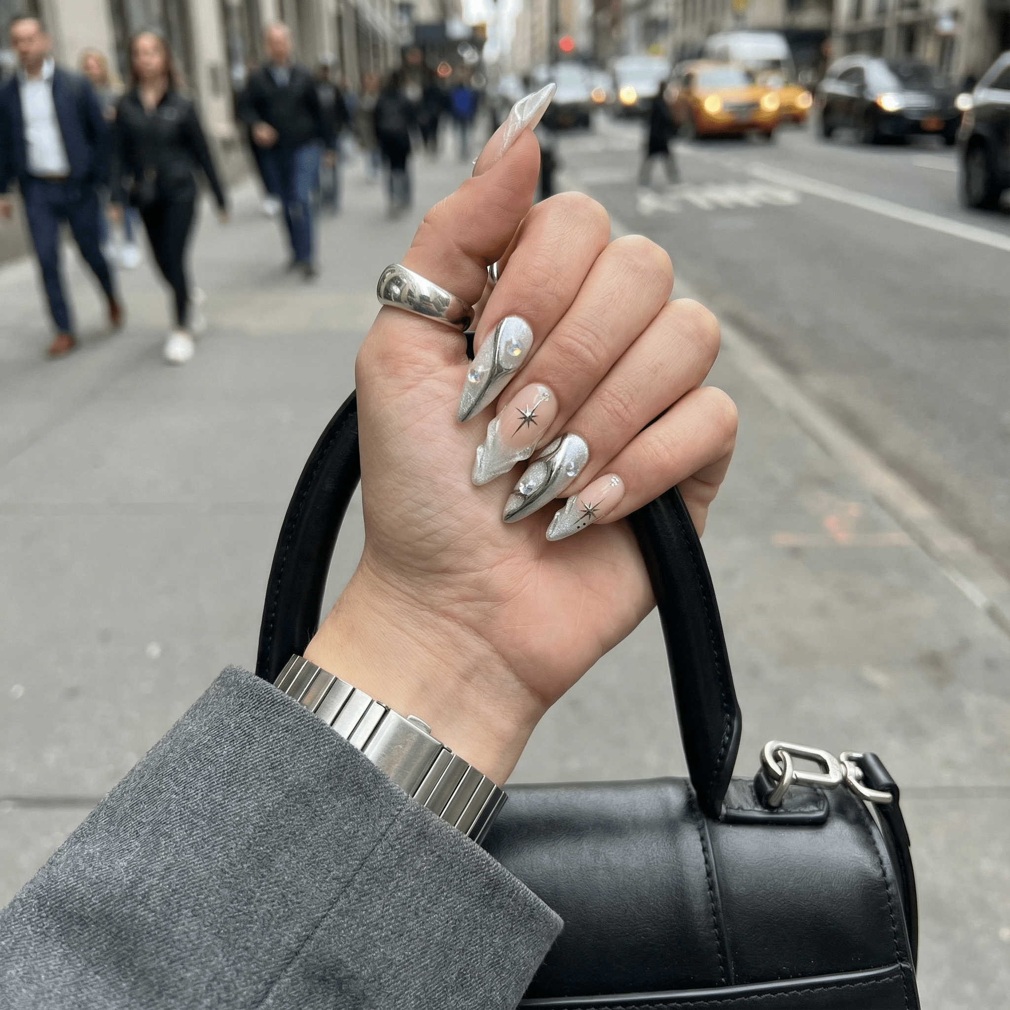 Diamond Glaze press-on nails – hand-painted reusable gel set by Handora