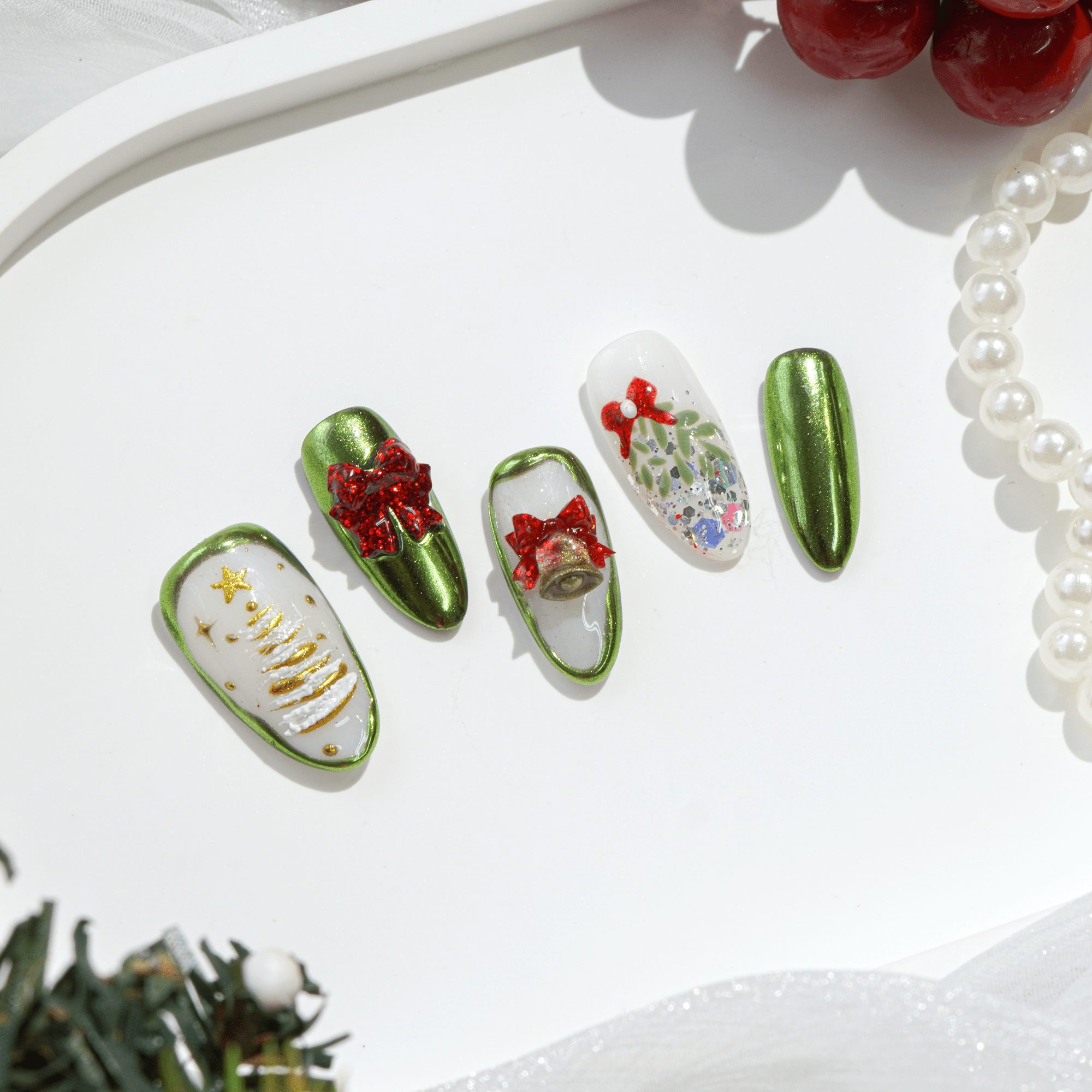 Emerald Noel almond press-on nails – design close-up by Handora