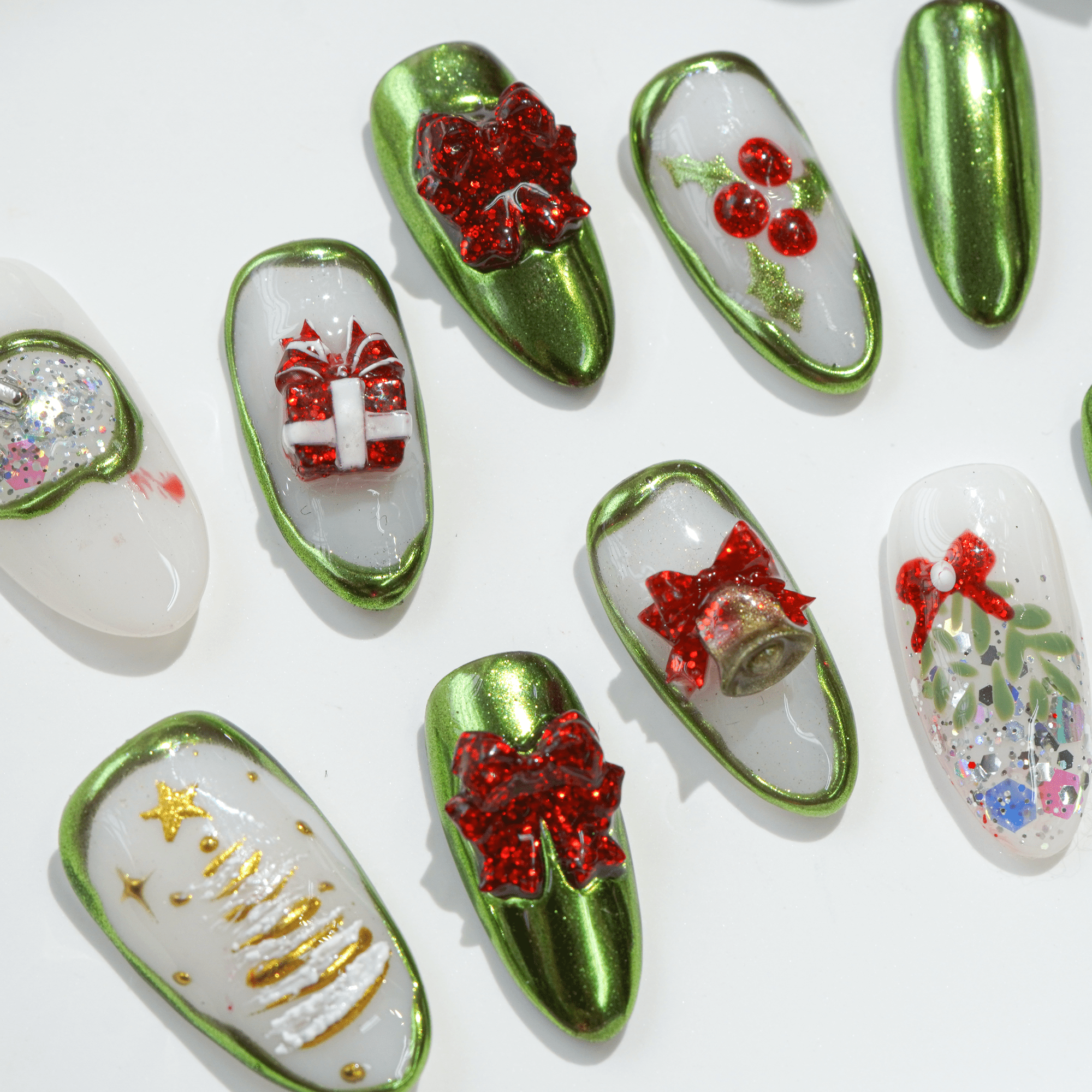 Emerald Noel green press-on nails by Handora