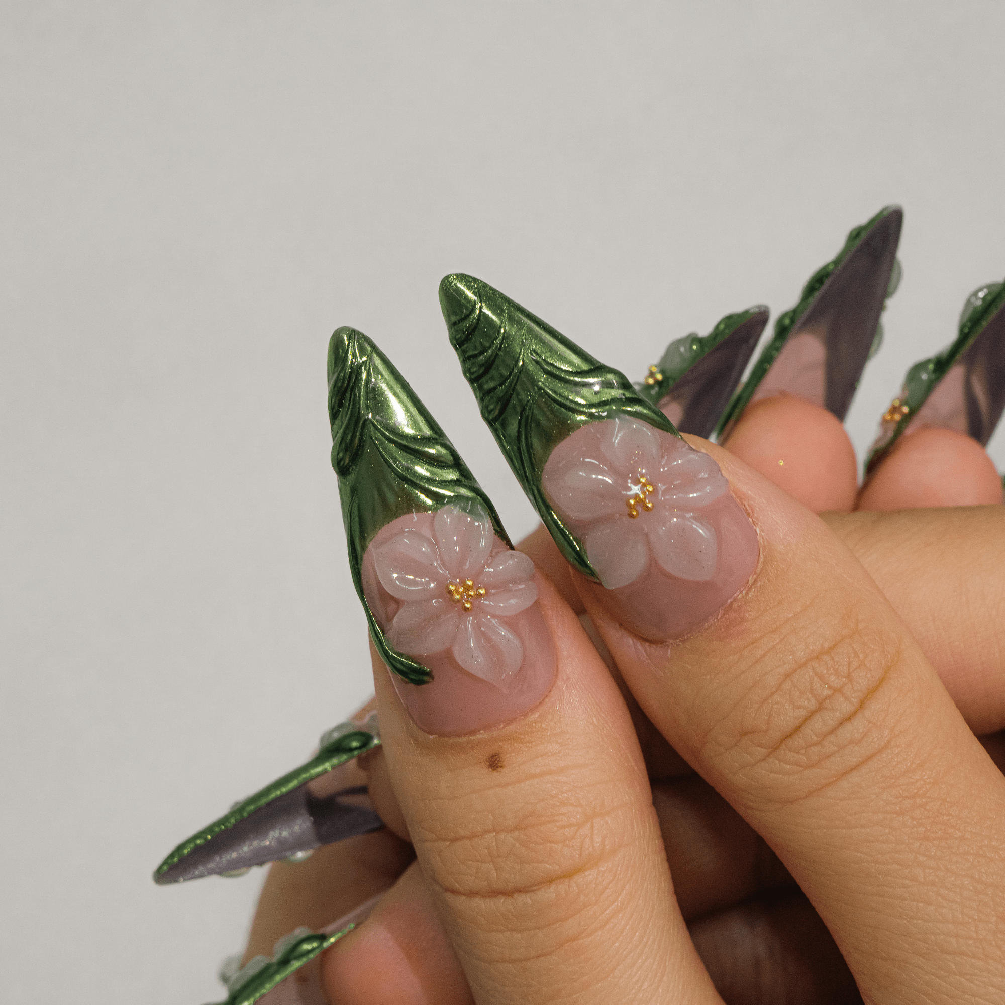 Floral Ceramic floral nail design – handmade press-on nails by Handora