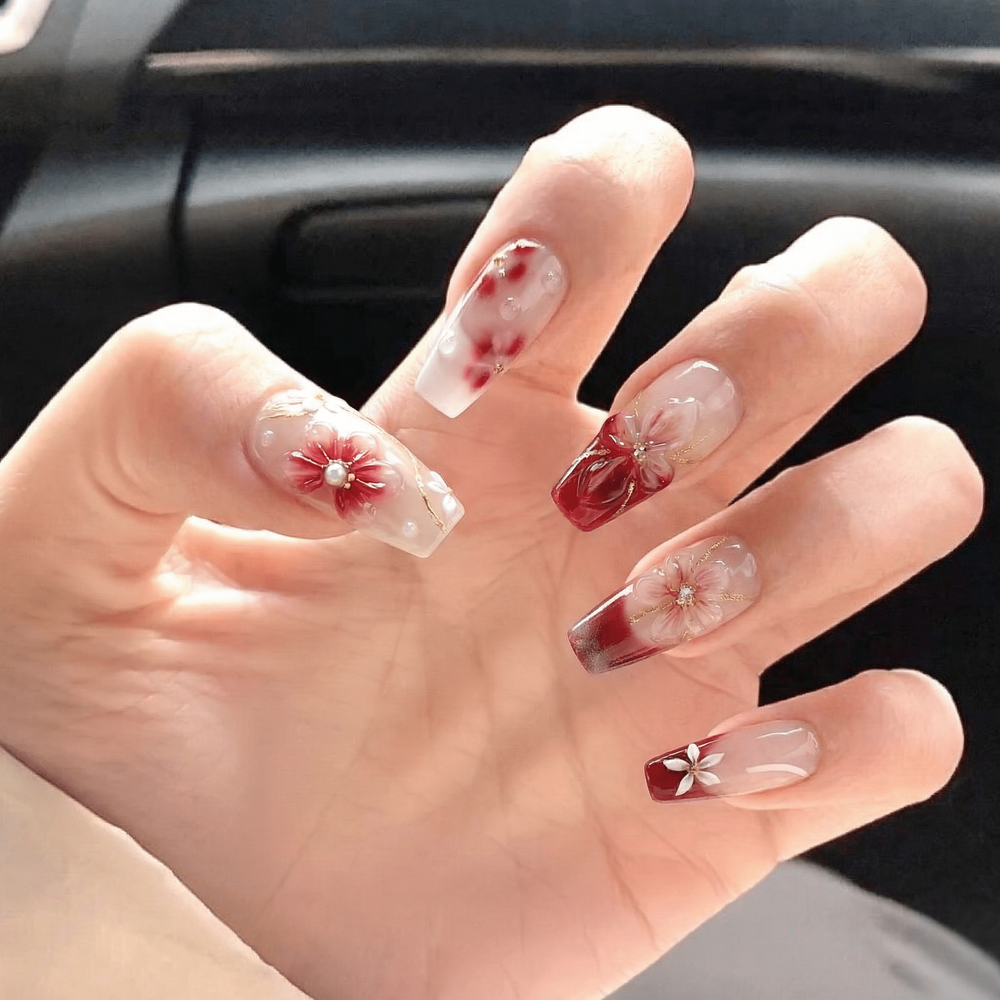 Floral Marble press-on nails – design close-up by Handora
