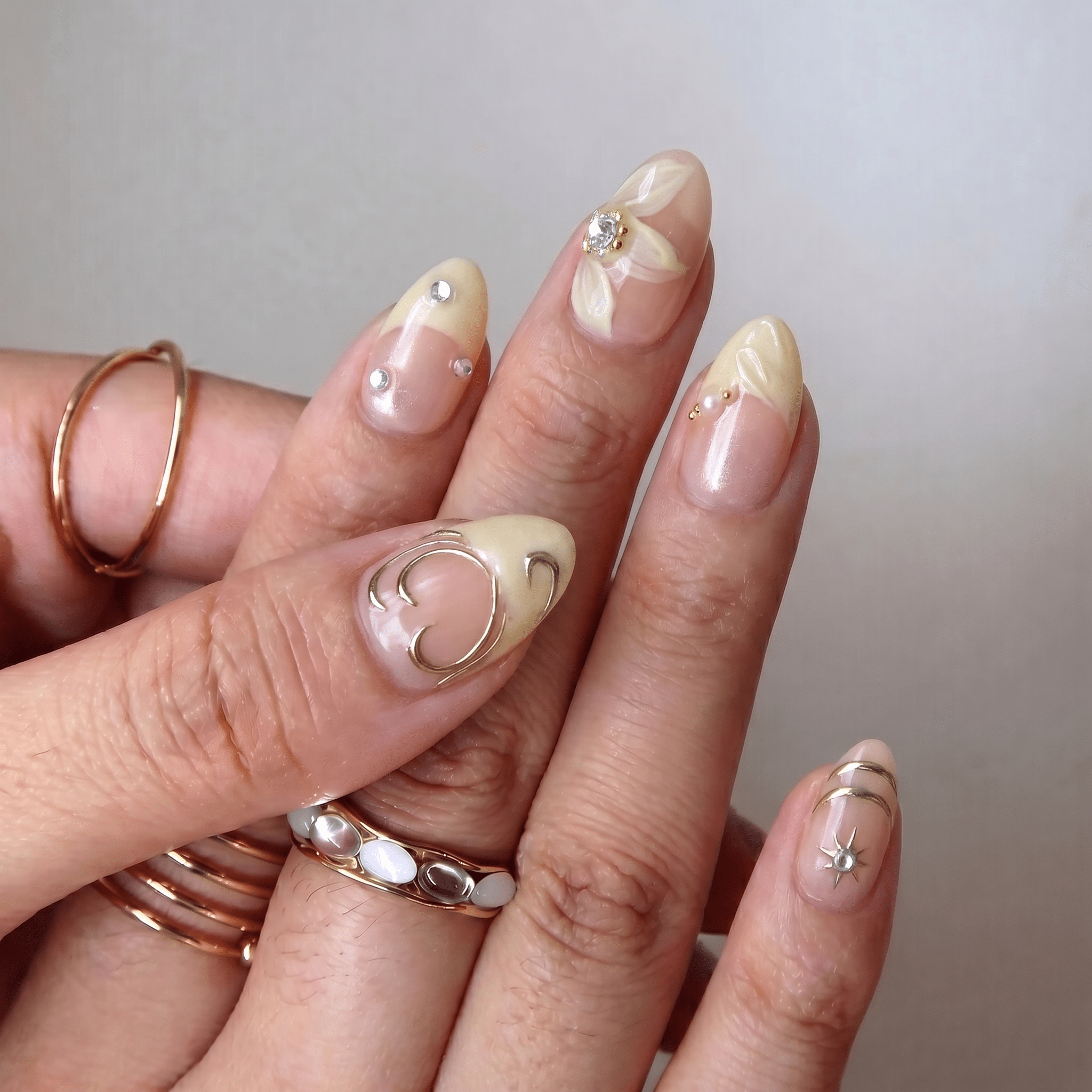 Floral Muse press-on nails – hand-painted reusable gel set by Handora