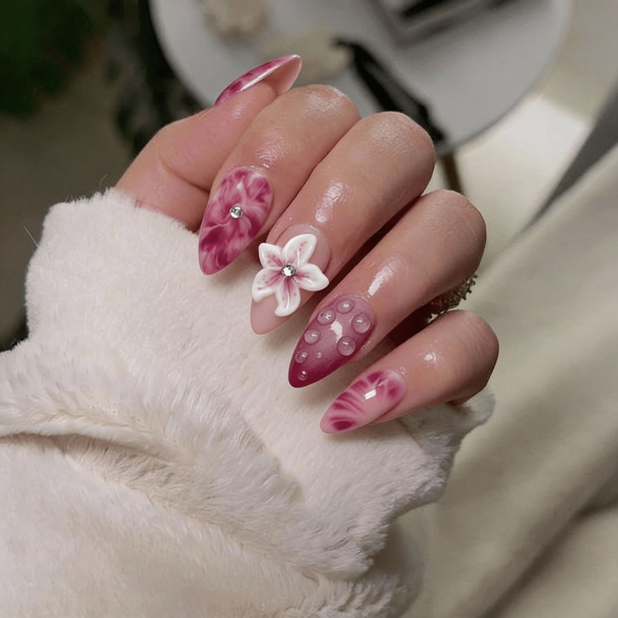 Floral Petals press-on nails – hand-painted reusable gel set by Handora