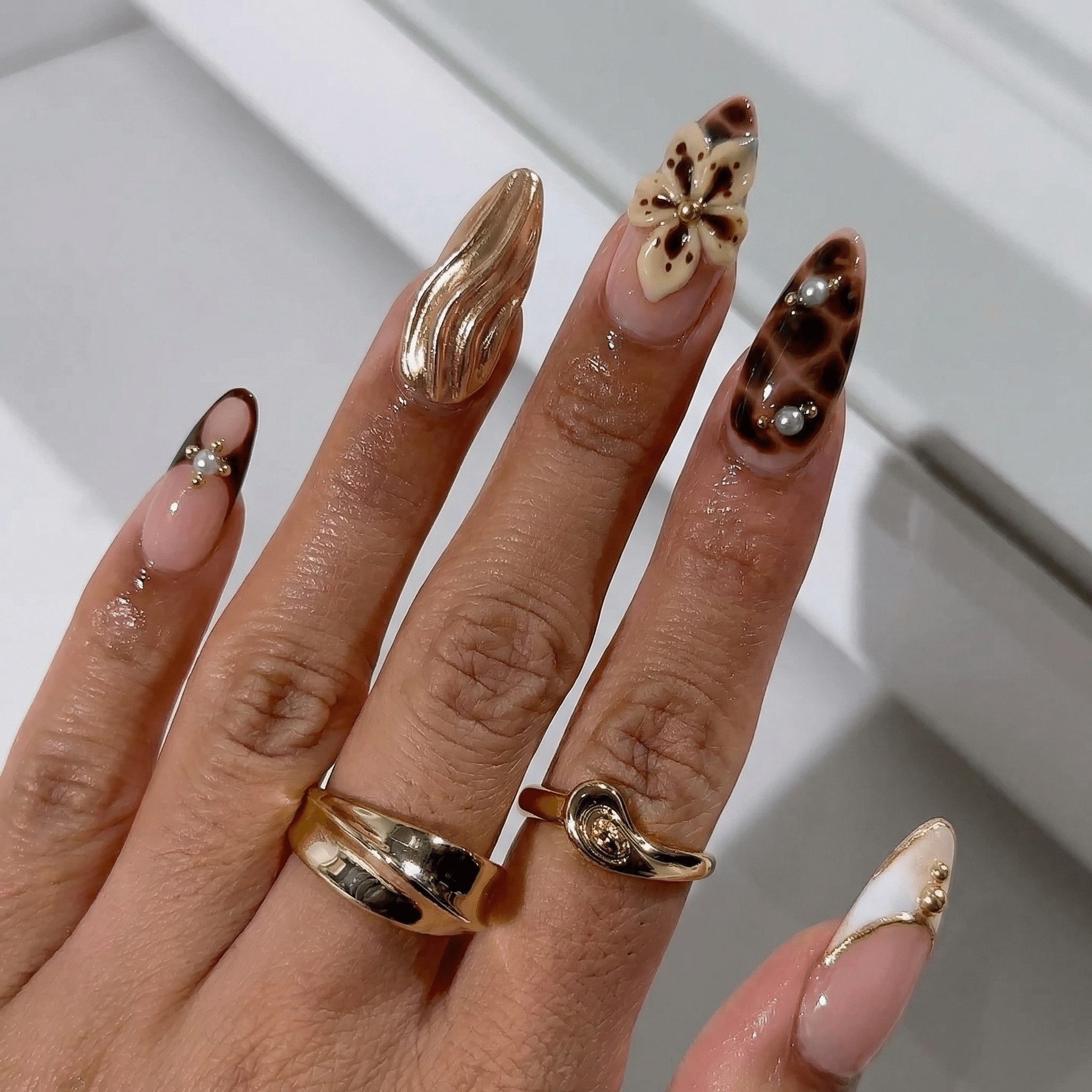 Floral Tortoise floral nail design – handmade press-on nails by Handora