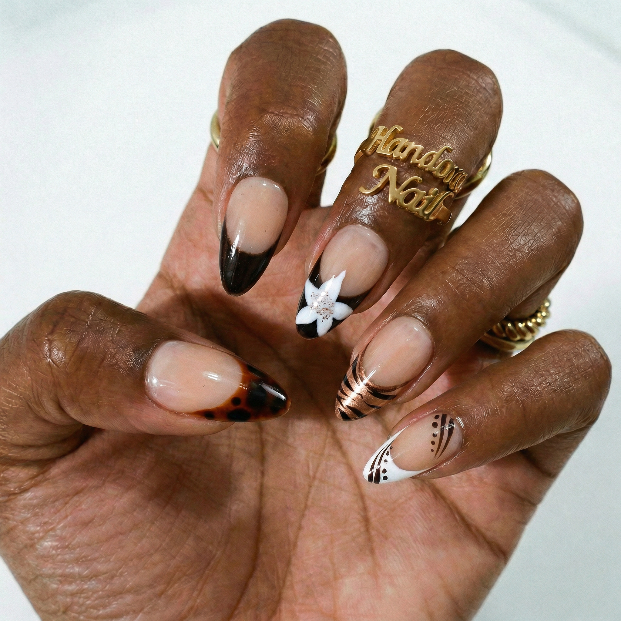 Cocoa Bloom press-on nails – design close-up by Handora