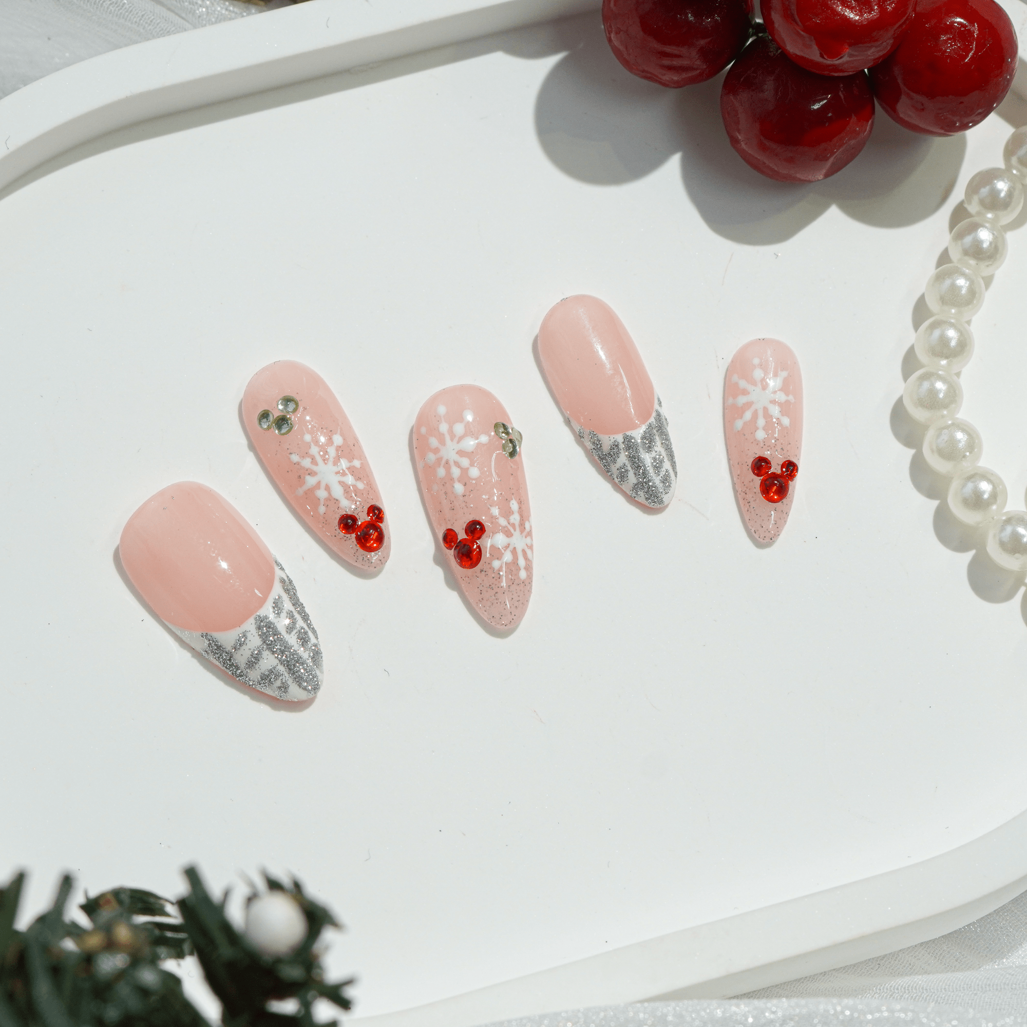Frost Kiss oval press-on nails – design close-up by Handora