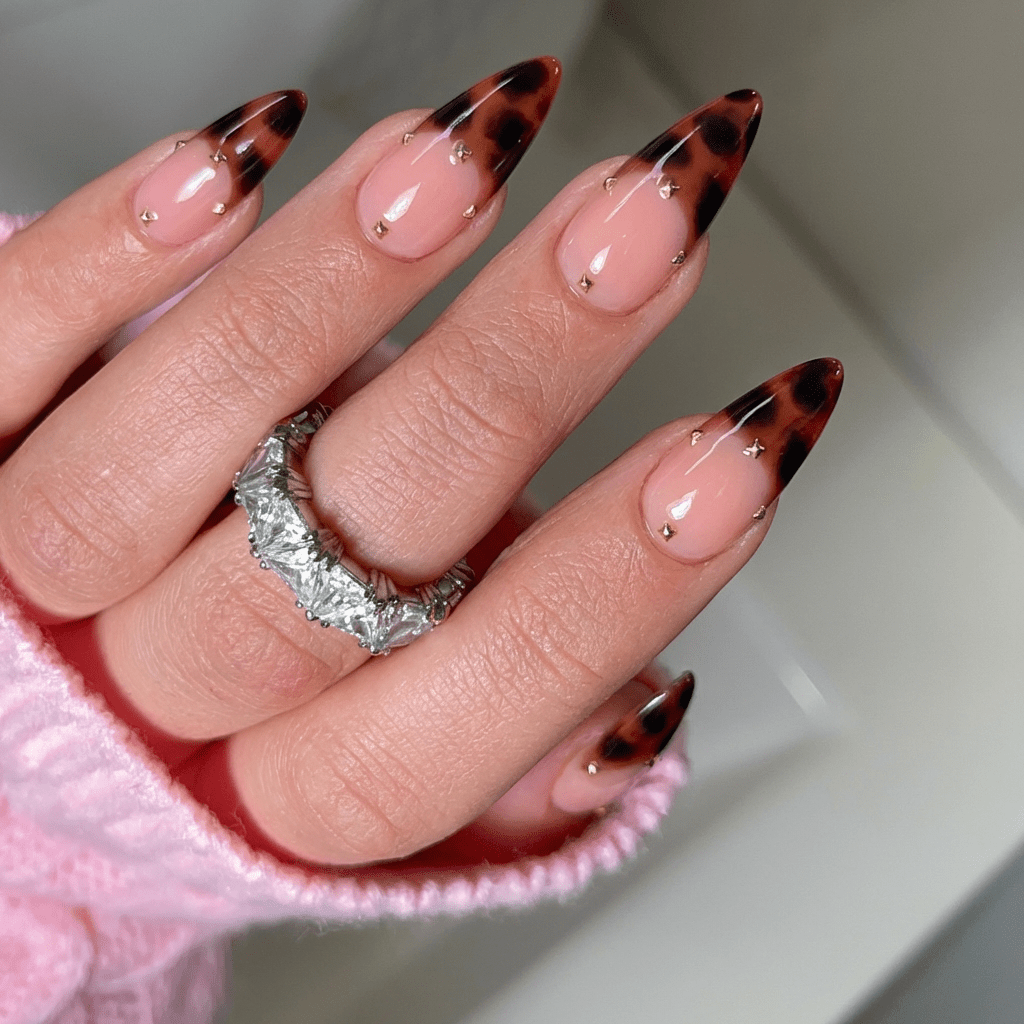 Gilded Leopard nail design – handmade press-on nails by Handora