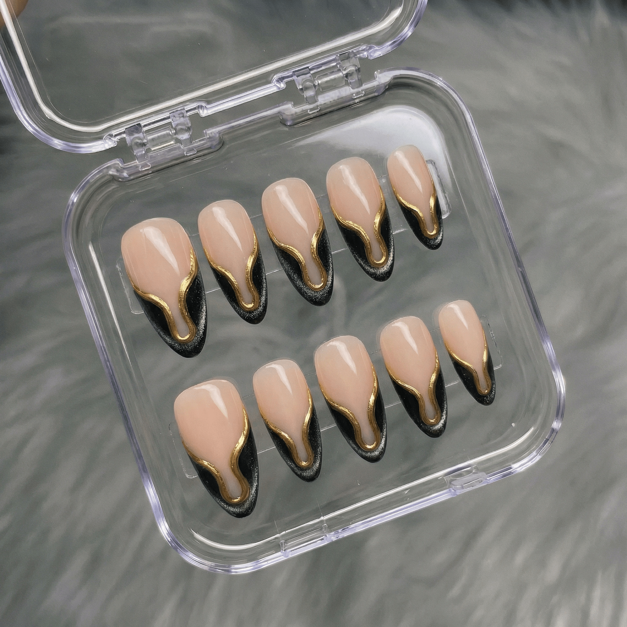 Gilded Onyx press-on nails by Handora