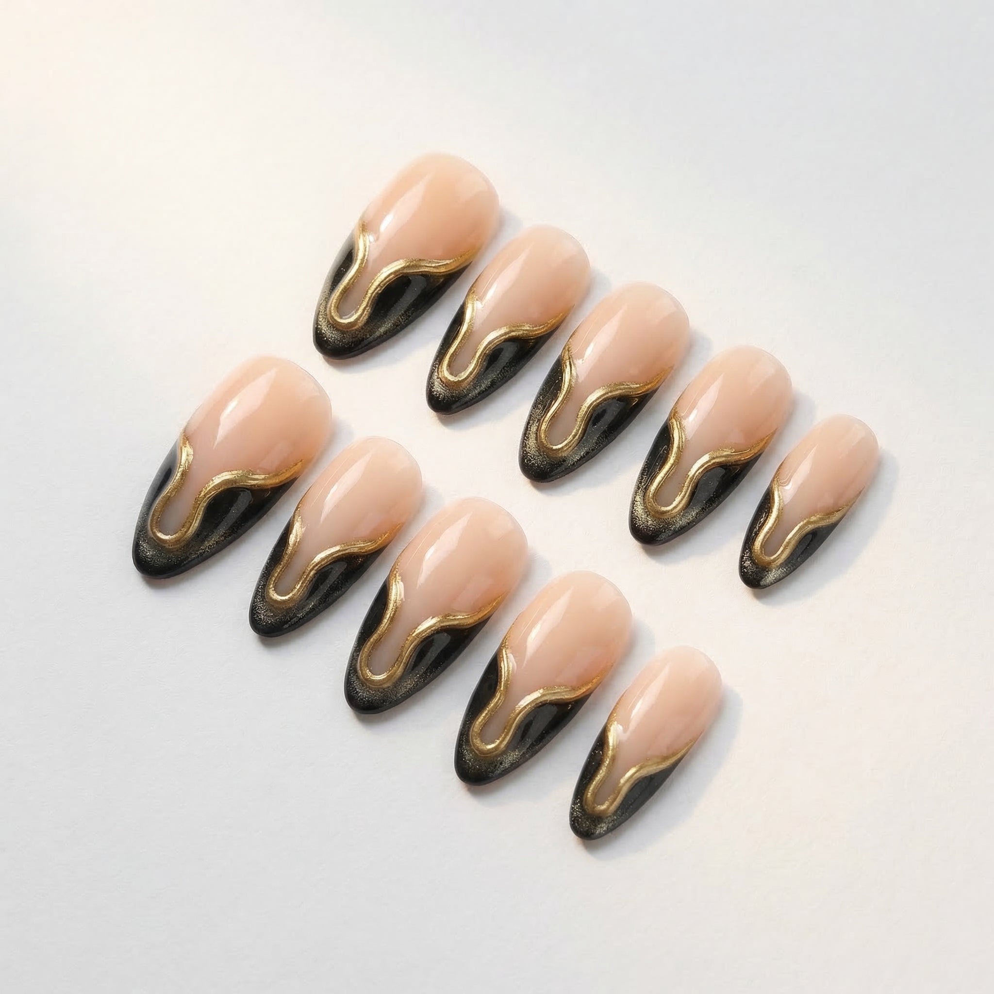 Gilded Onyx full press-on nail set – sizes XS–L by Handora