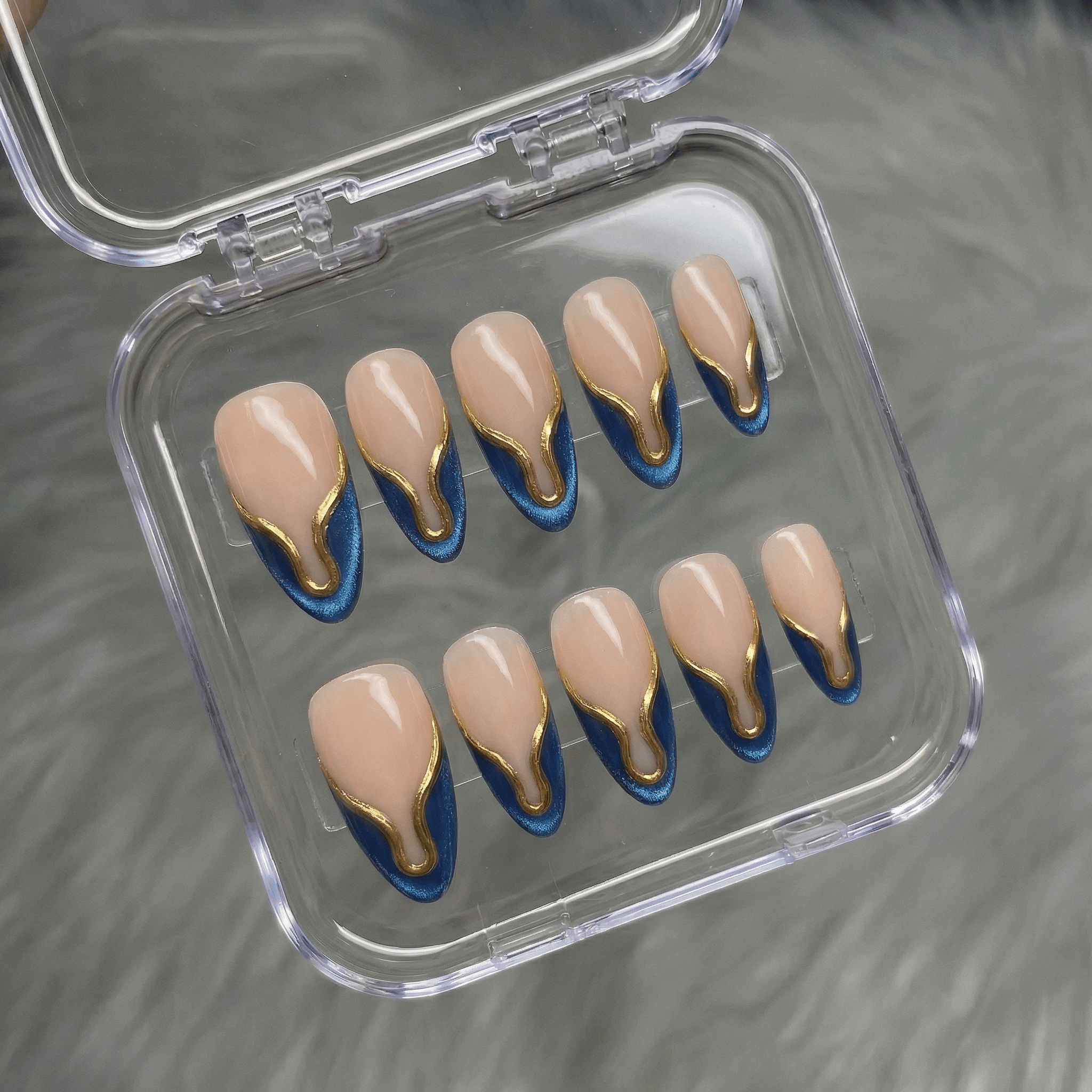 Gilded Onyx nail design – handmade press-on nails by Handora