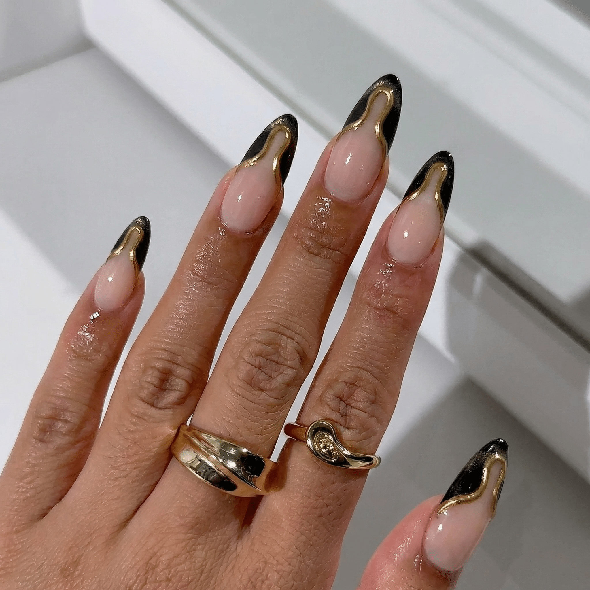 Gilded Onyx press-on nails – design close-up by Handora