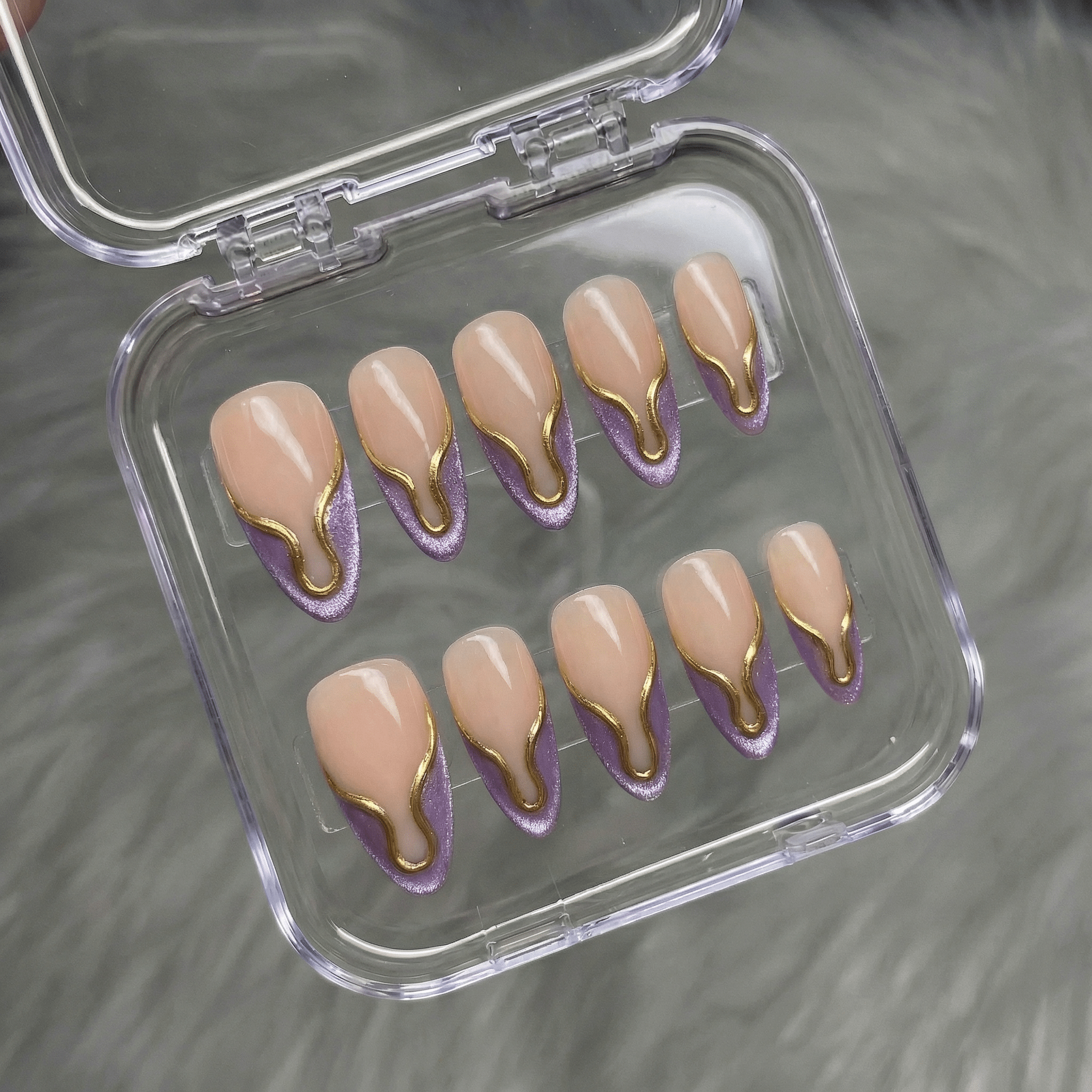 Gilded Onyx salon-quality handmade press-on nails by Handora