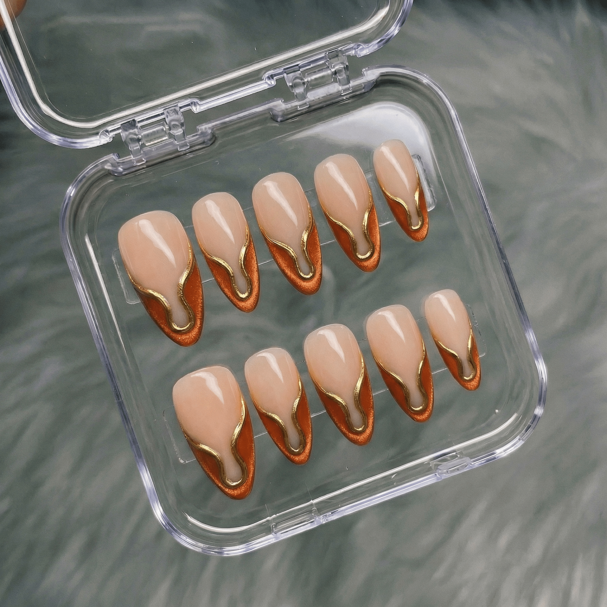 Gilded Onyx full press-on nail set – sizes XS–L by Handora