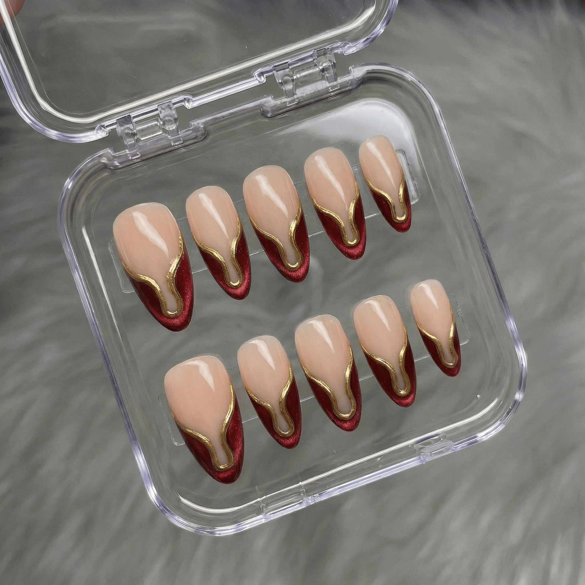 Gilded Onyx salon-quality handmade press-on nails by Handora