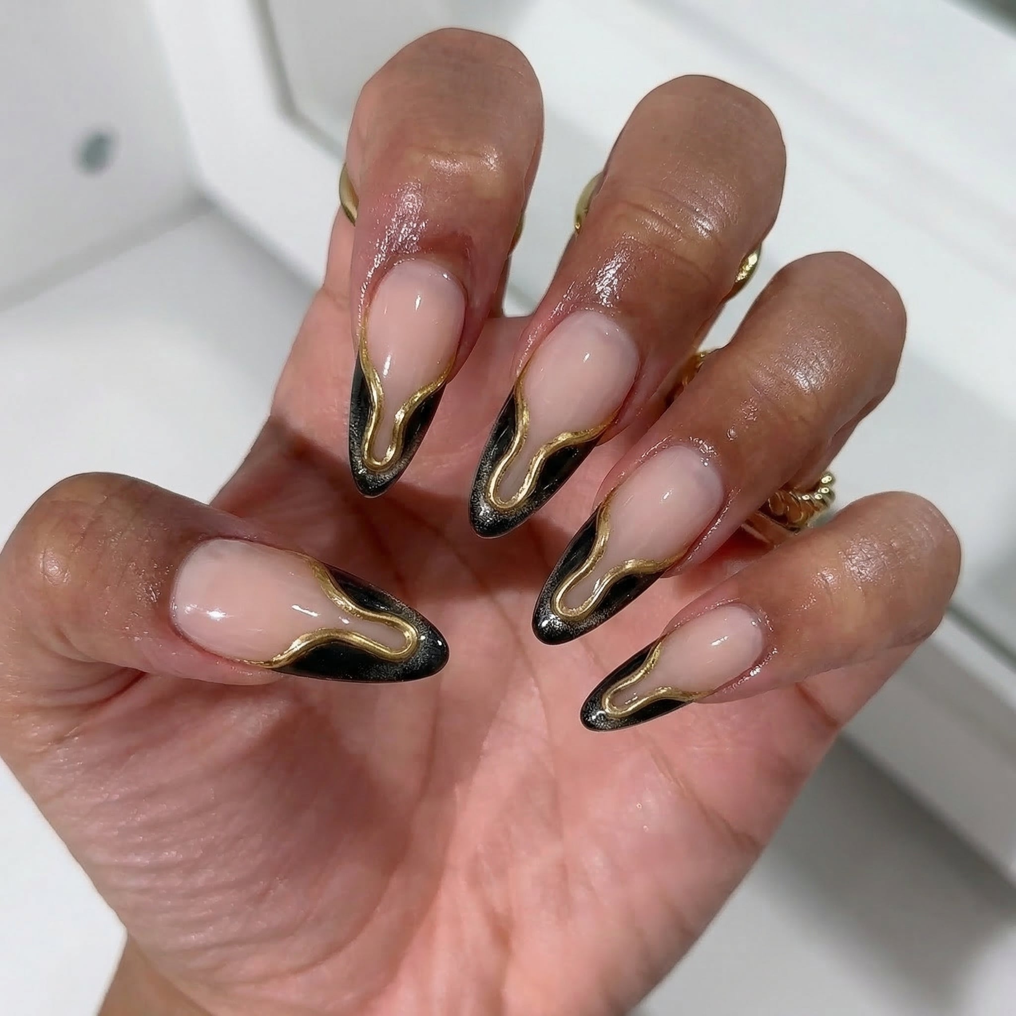 Gilded Onyx nail design – handmade press-on nails by Handora