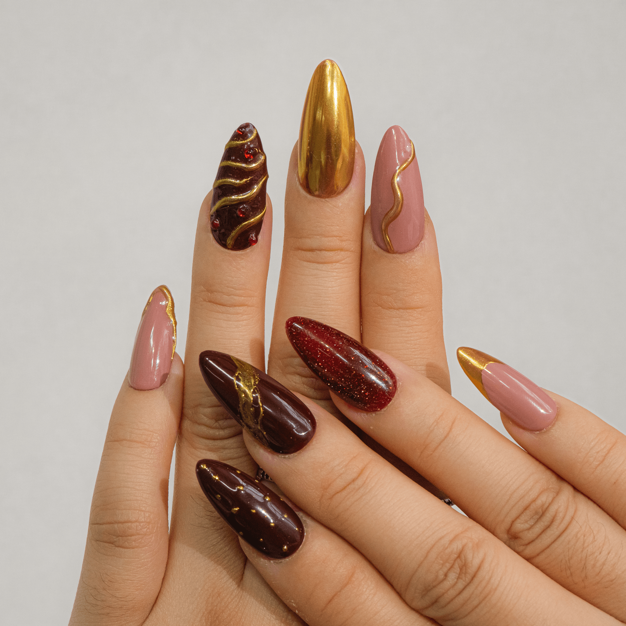 Gilded Velvet press-on nails – design close-up by Handora
