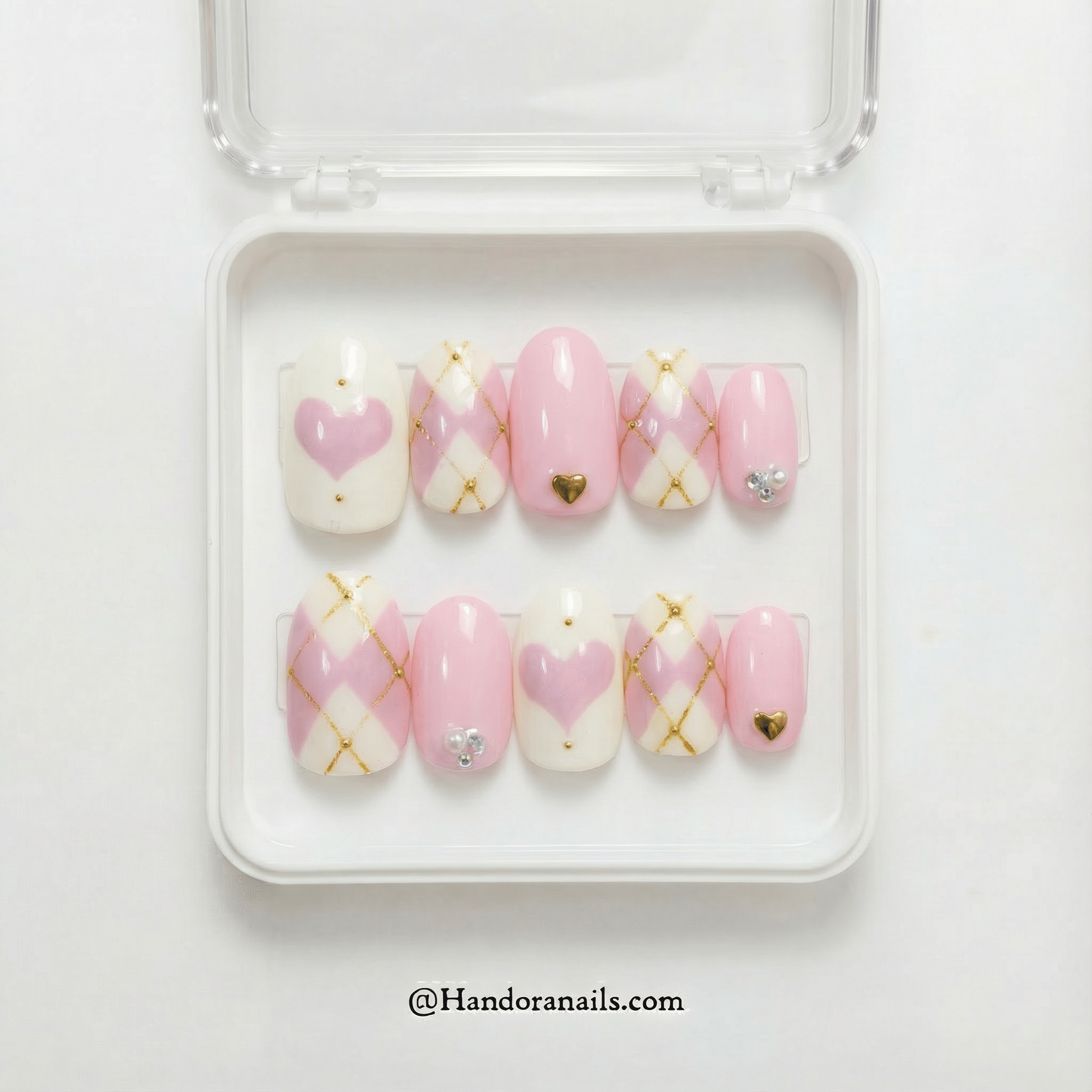 Golden Amour oval press-on nails – design close-up by Handora