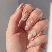 Golden Siren press-on nails – design close-up by Handora