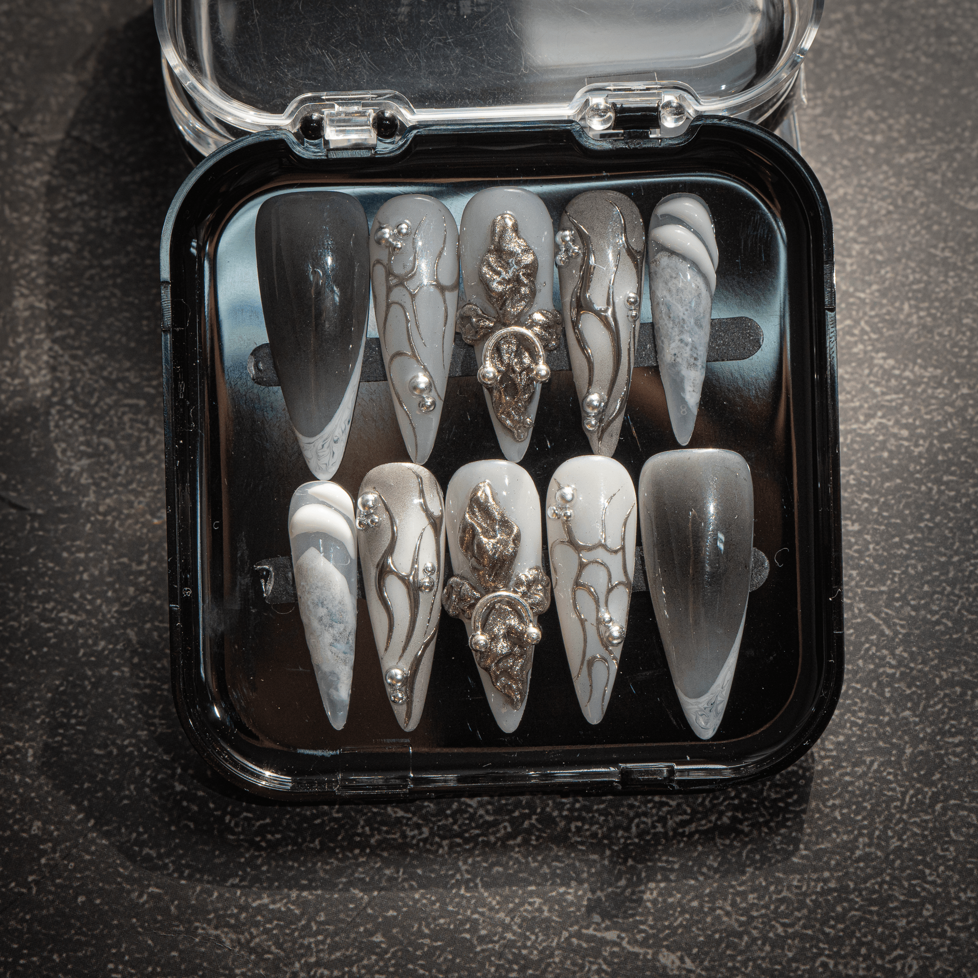 Gothic Chrome full press-on nail set – sizes XS–L by Handora