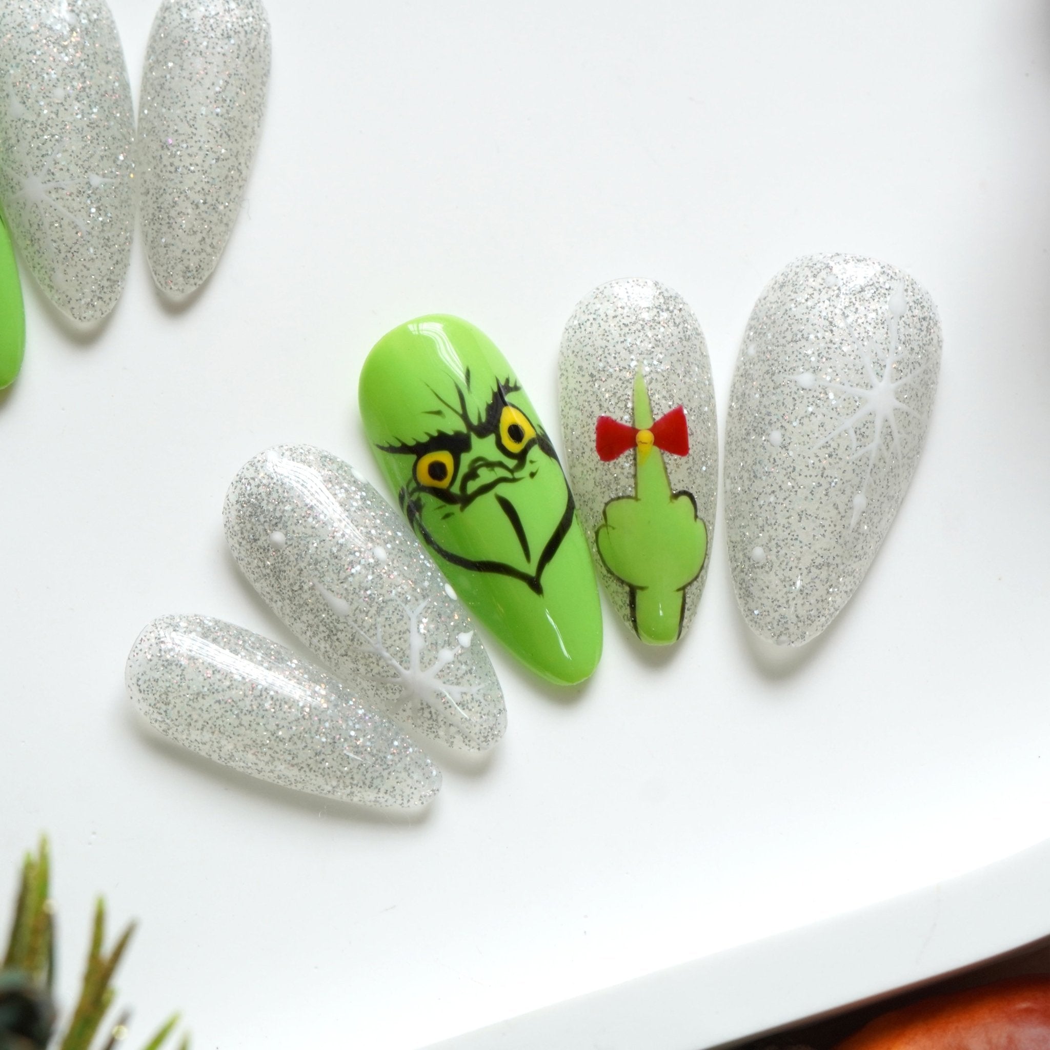 Green Sparkle full press-on nail set – sizes XS–L by Handora