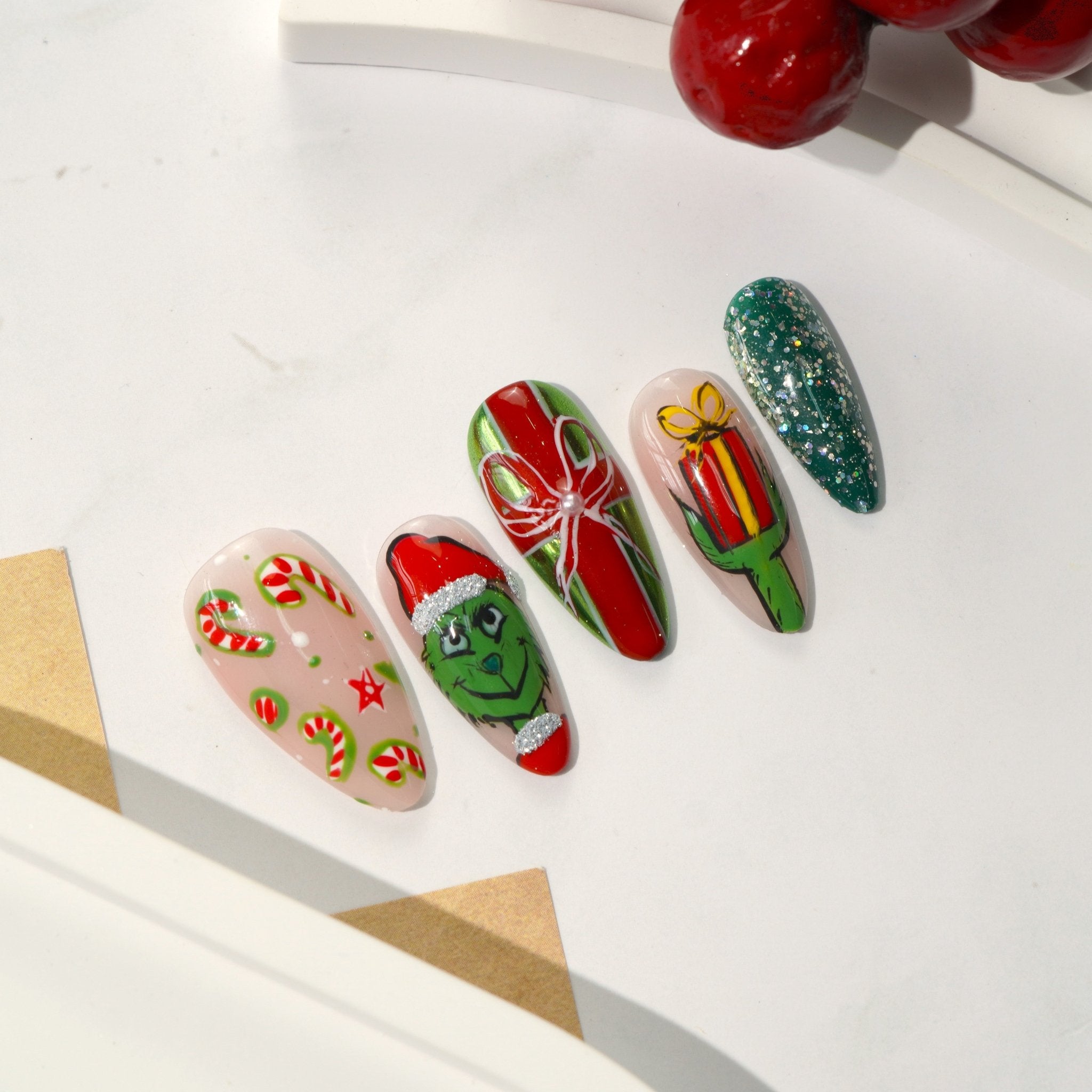 Green Xmas full press-on nail set – sizes XS–L by Handora