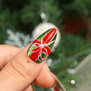 Green Xmas almond press-on nails – design close-up by Handora