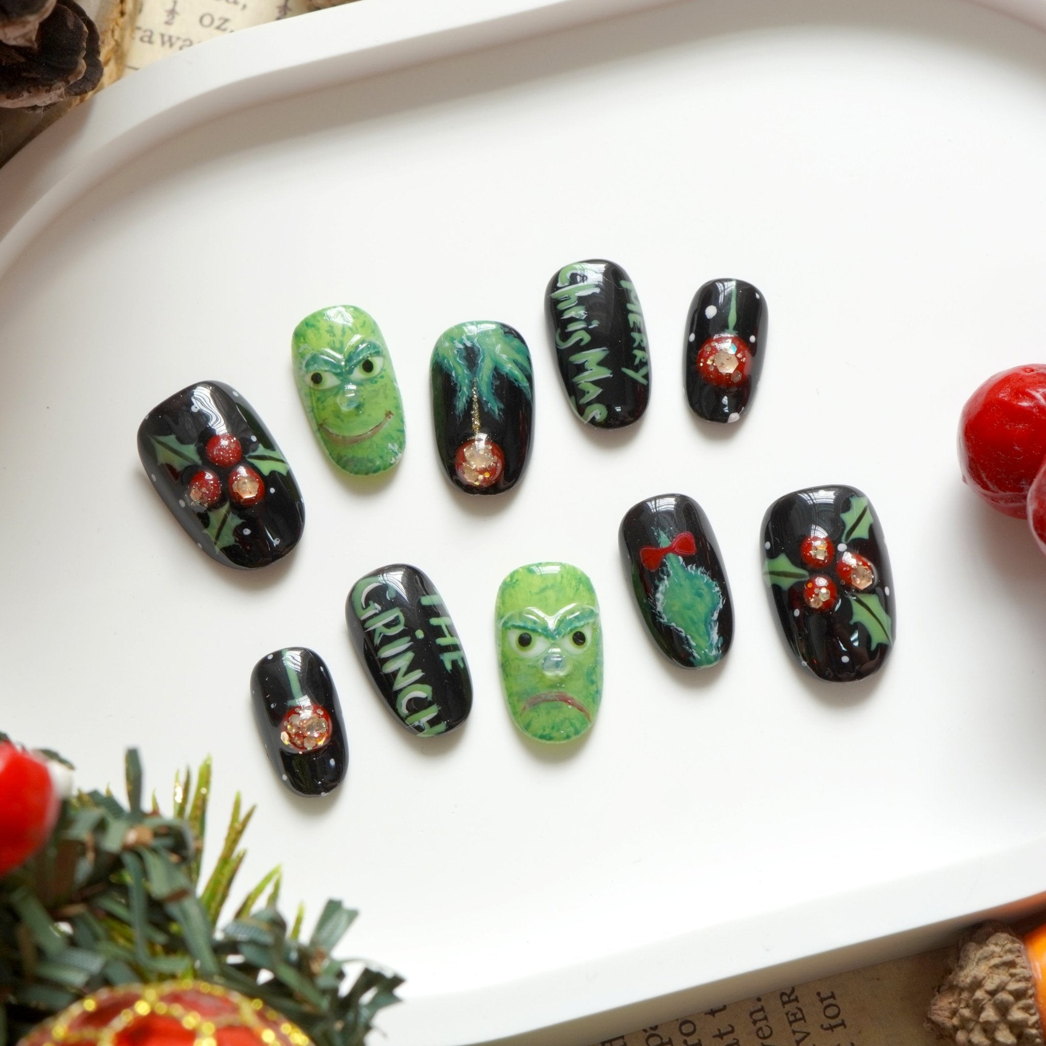 Grinchmas square cute press-on nails by Handora