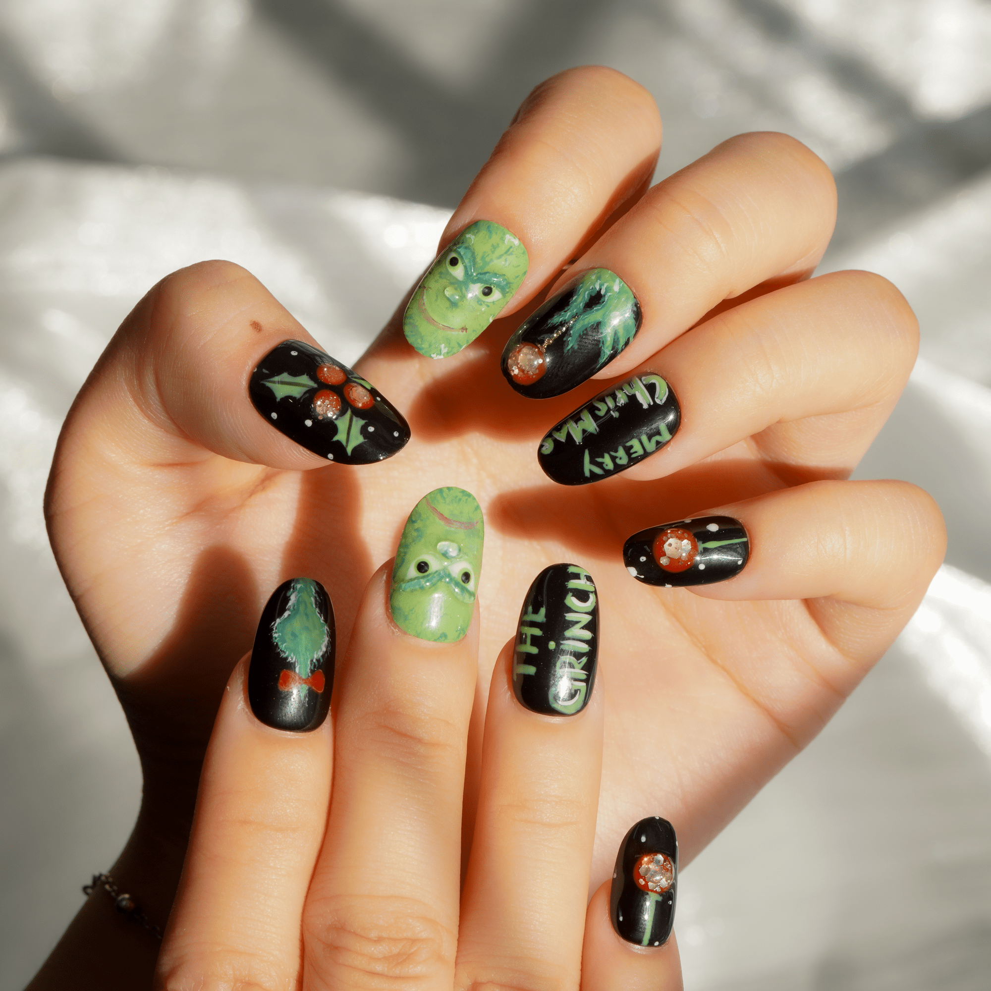 Grinchmas press-on nails – hand-painted reusable gel set by Handora