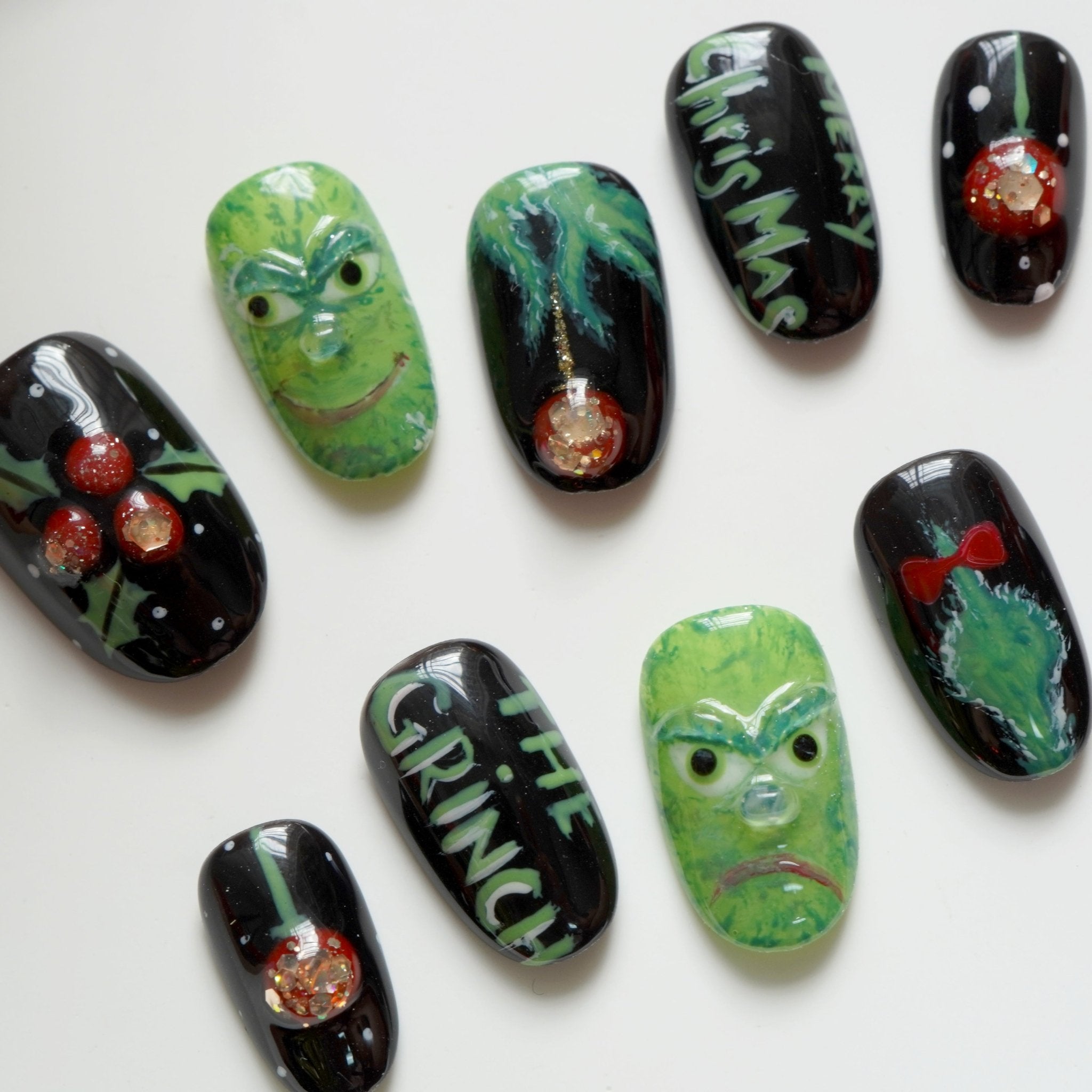 Grinchmas cute nail design – handmade press-on nails by Handora