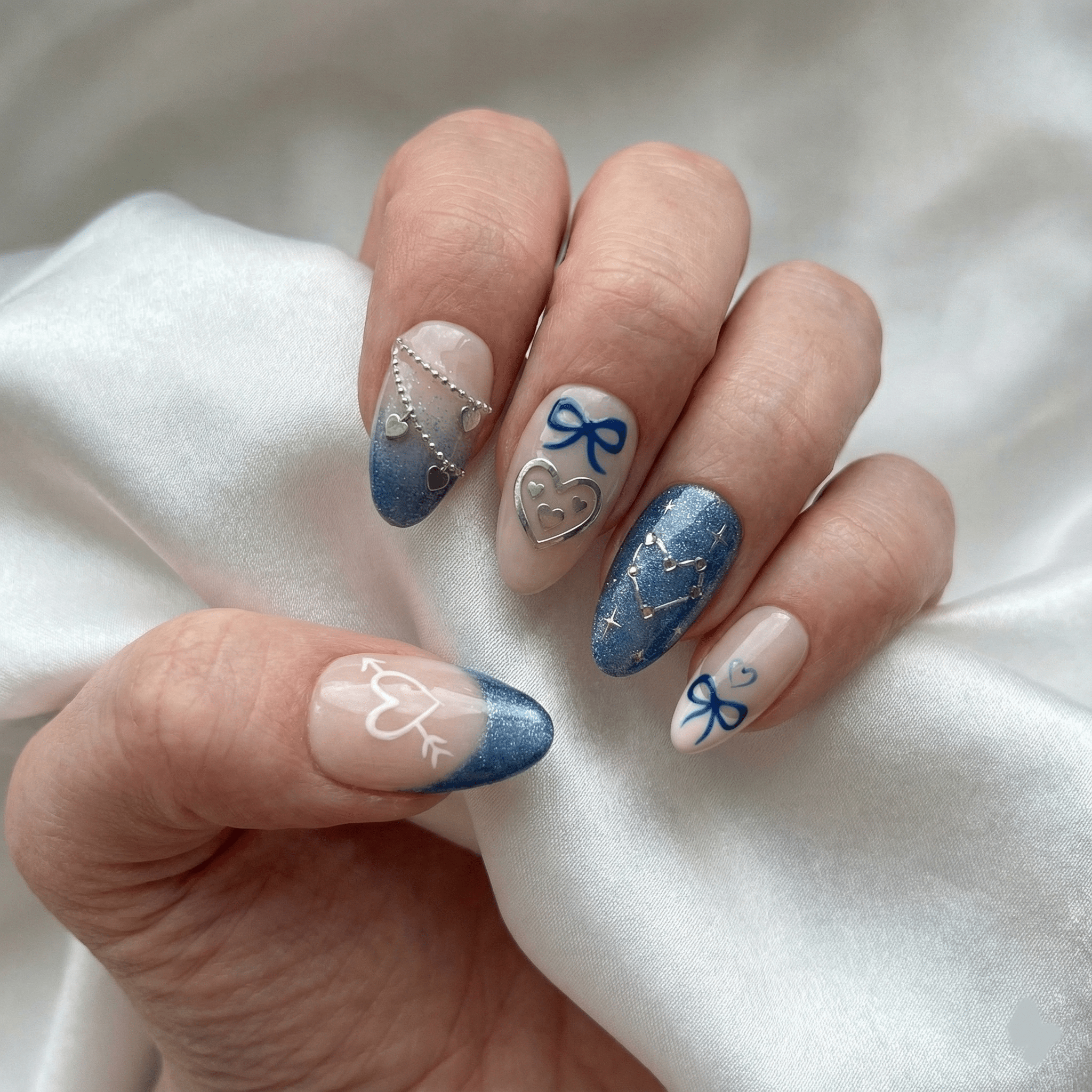 Heartfelt Glam press-on nails – hand-painted reusable gel set by Handora